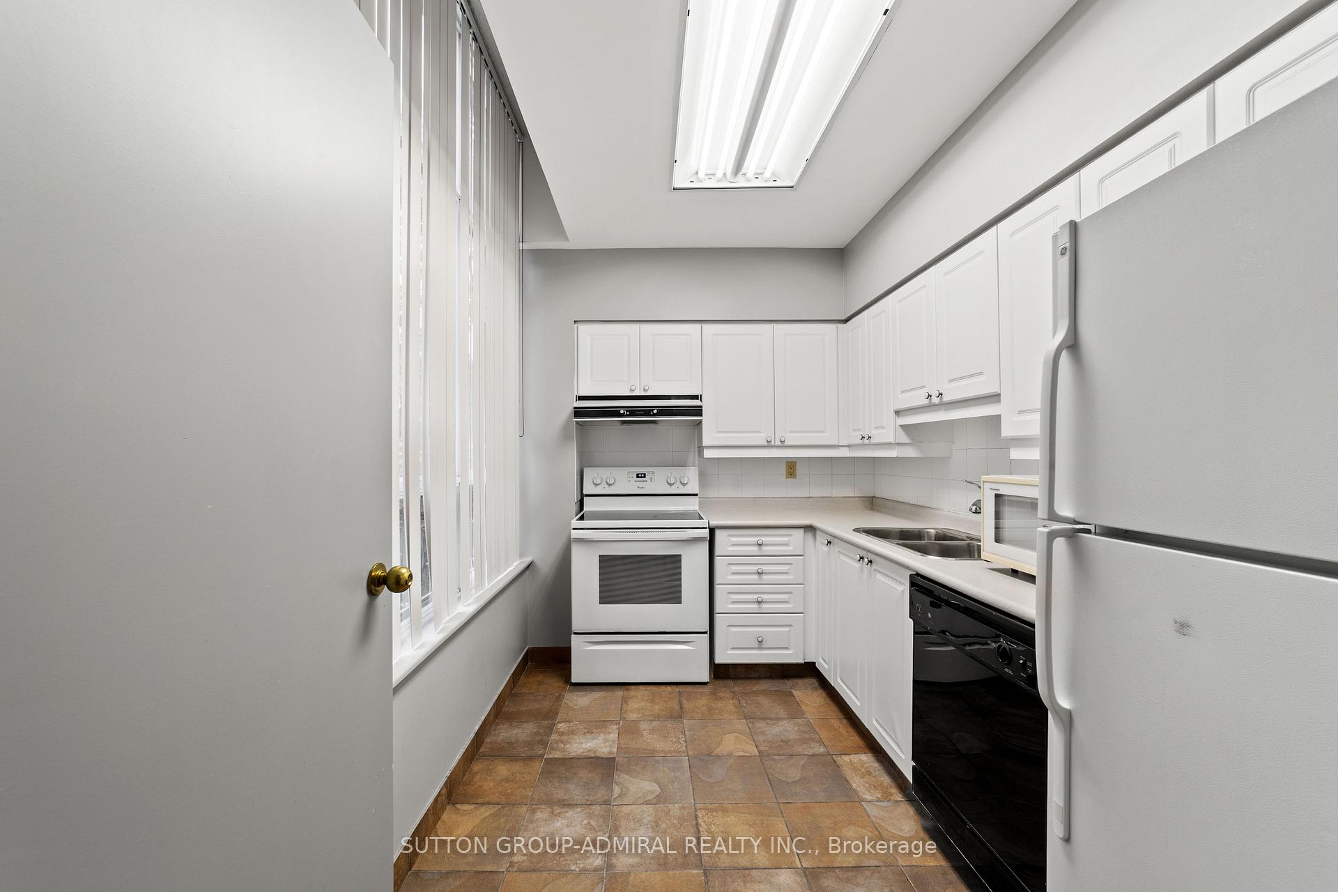 Photo 44 of Unit 304, 11 Townsgate Drive, Vaughan, Crestwood-Springfarm-Yorkhill — HOMEH
