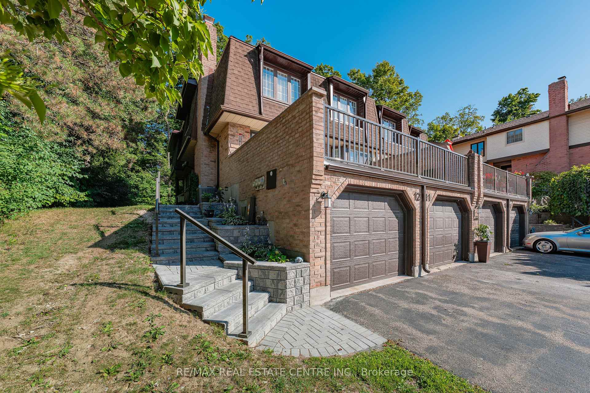 Photo 5 of Unit 11, 232 Kingswood Drive, Kitchener — HOMEH