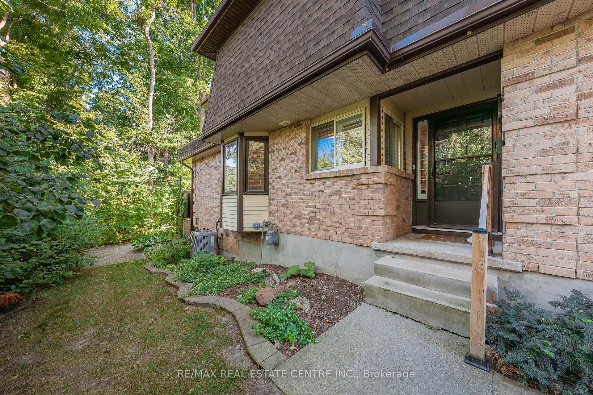 Photo 6 of Unit 11, 232 Kingswood Drive, Kitchener — HOMEH