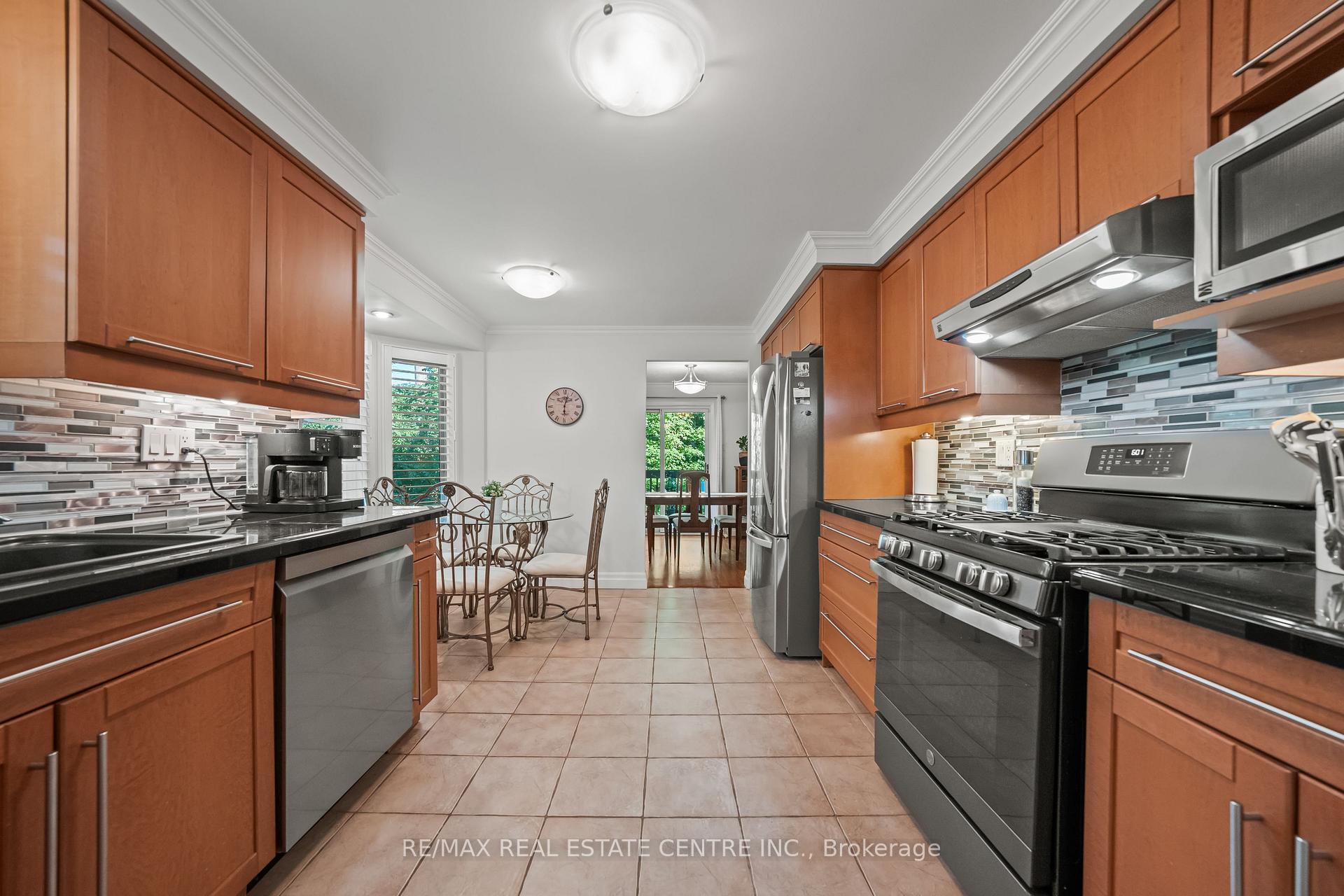 Photo 8 of Unit 11, 232 Kingswood Drive, Kitchener — HOMEH