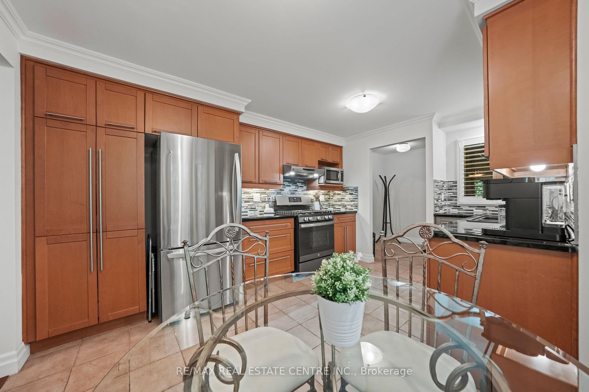 Photo 10 of Unit 11, 232 Kingswood Drive, Kitchener — HOMEH