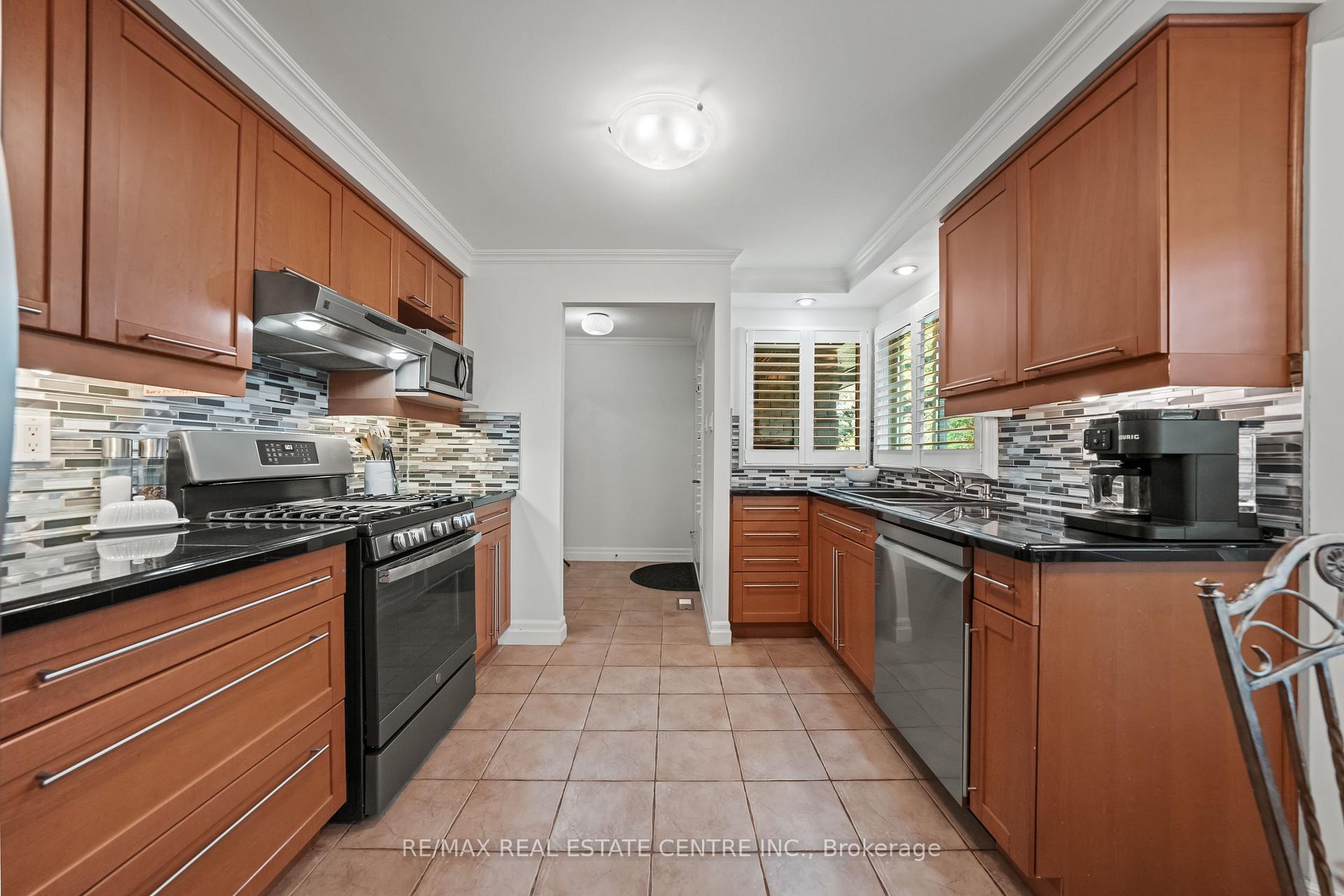 Photo 11 of Unit 11, 232 Kingswood Drive, Kitchener — HOMEH