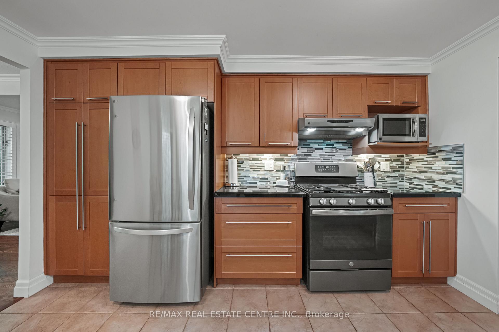 Photo 12 of Unit 11, 232 Kingswood Drive, Kitchener — HOMEH