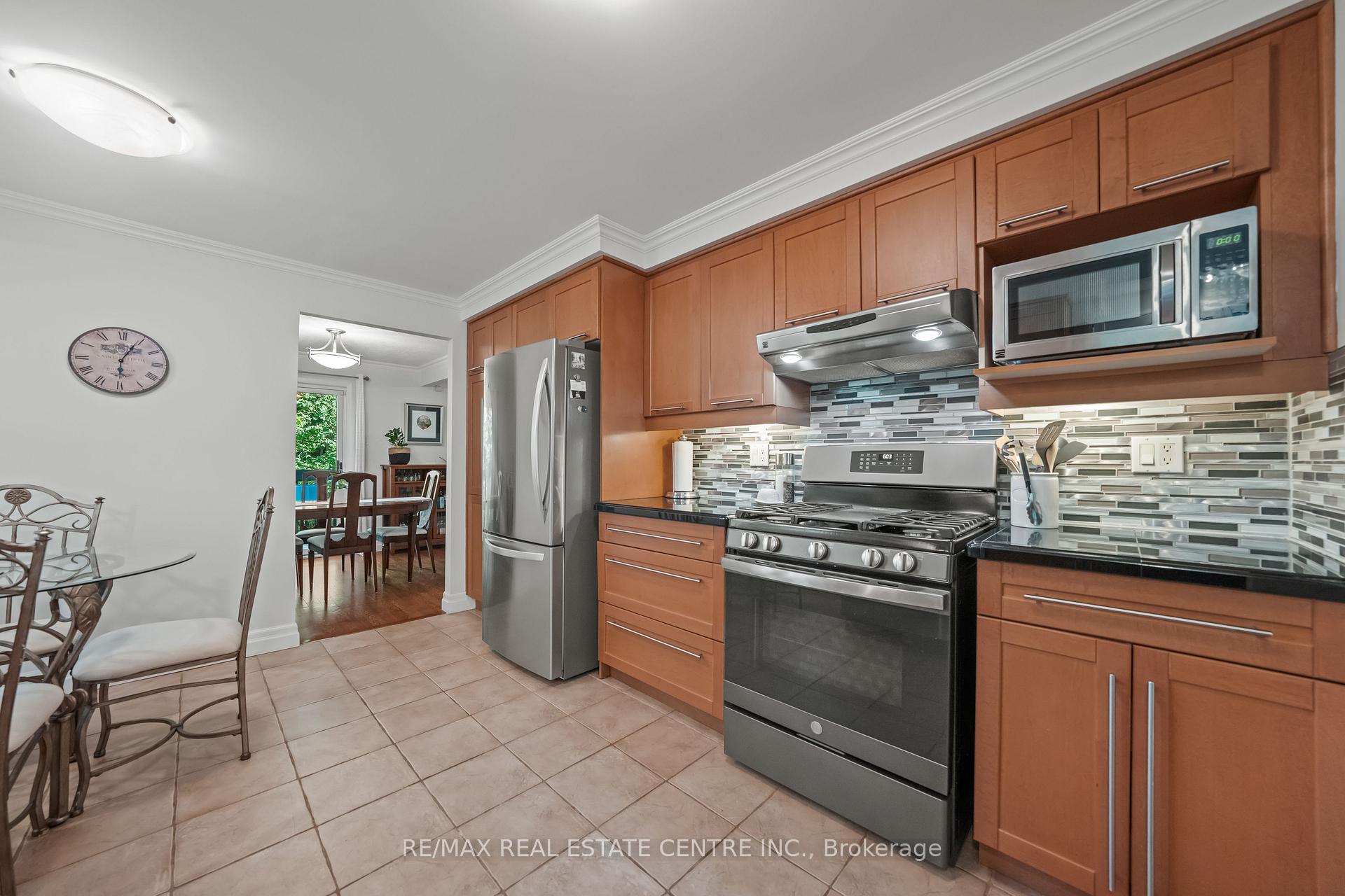 Photo 13 of Unit 11, 232 Kingswood Drive, Kitchener — HOMEH