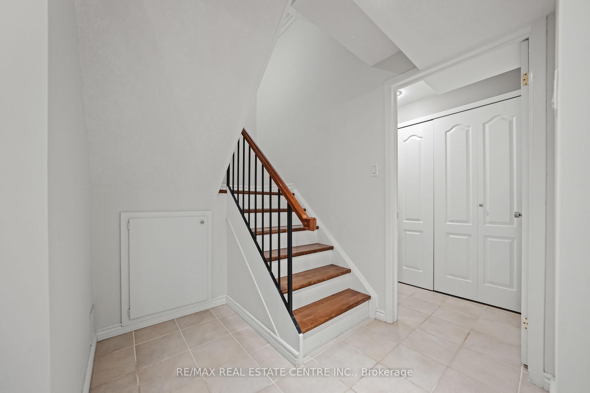 Photo 31 of Unit 11, 232 Kingswood Drive, Kitchener — HOMEH