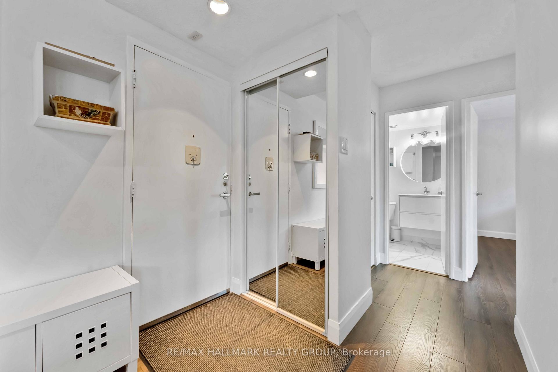 Photo 3 of Unit 406, 333 Chapel Street, Ottawa, Sandy Hill — HOMEH