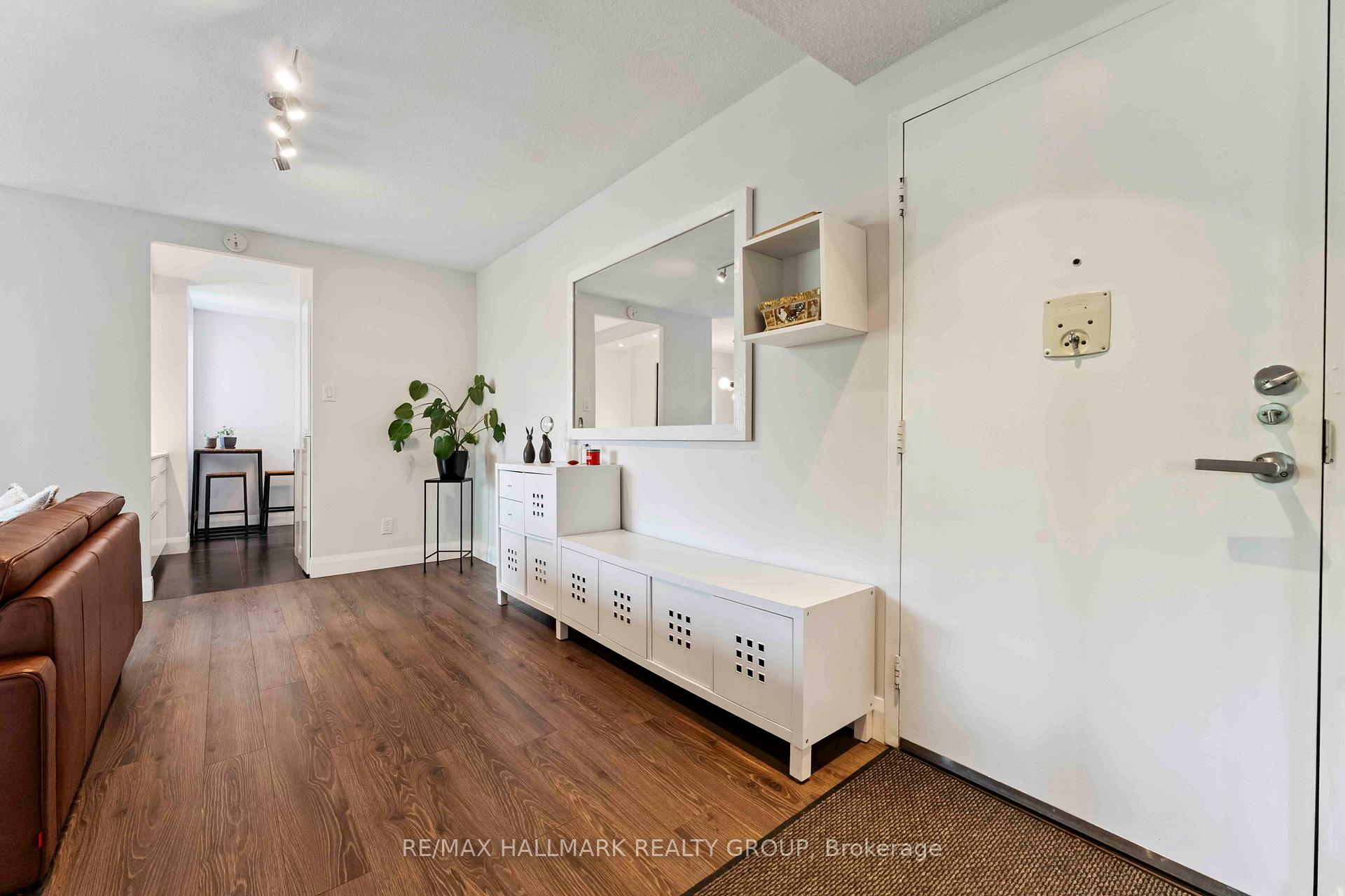Photo 4 of Unit 406, 333 Chapel Street, Ottawa, Sandy Hill — HOMEH