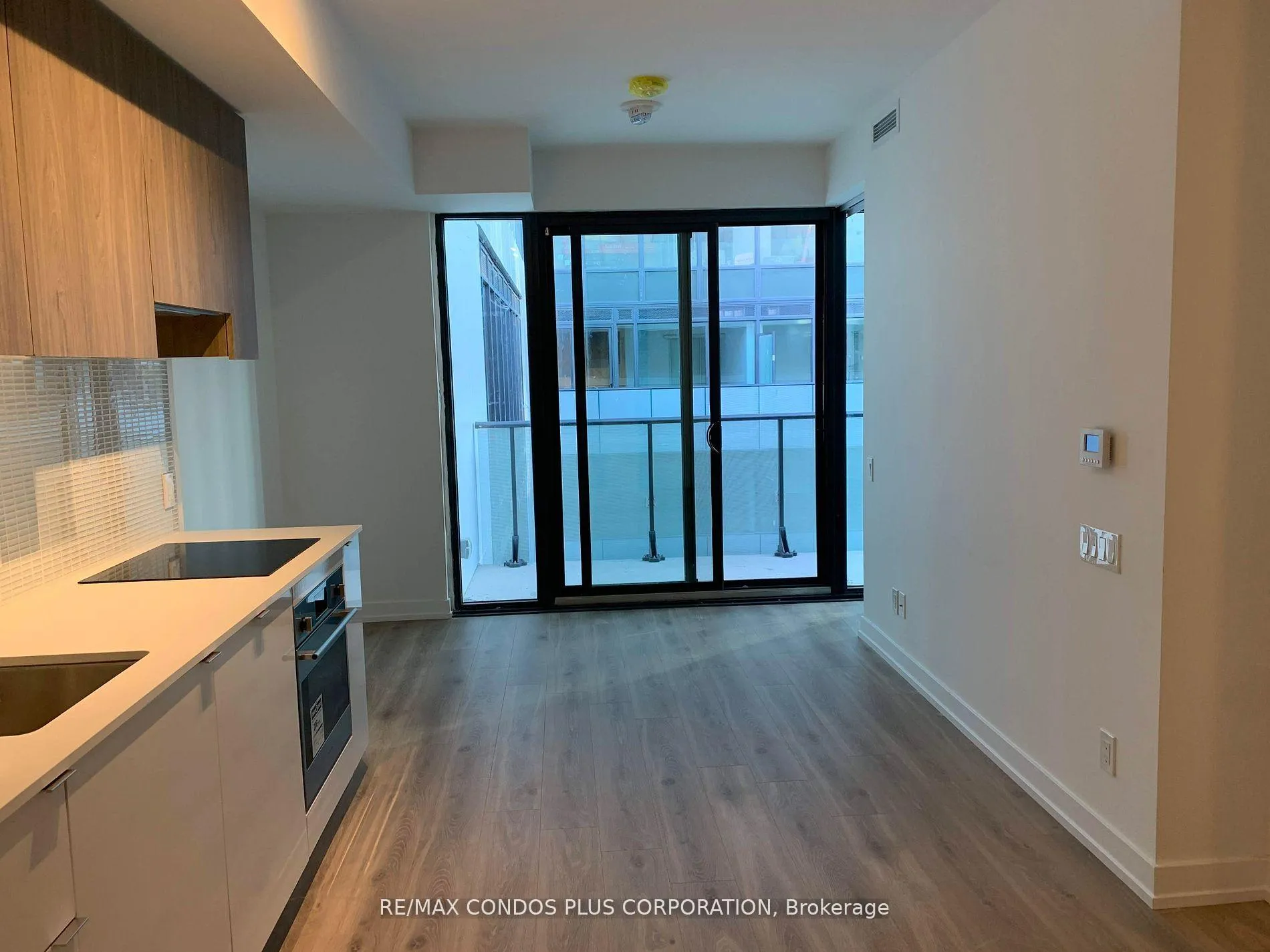 Photo 2 of Unit 726, 161 Roehampton Avenue, Toronto, Mount Pleasant West — HOMEH