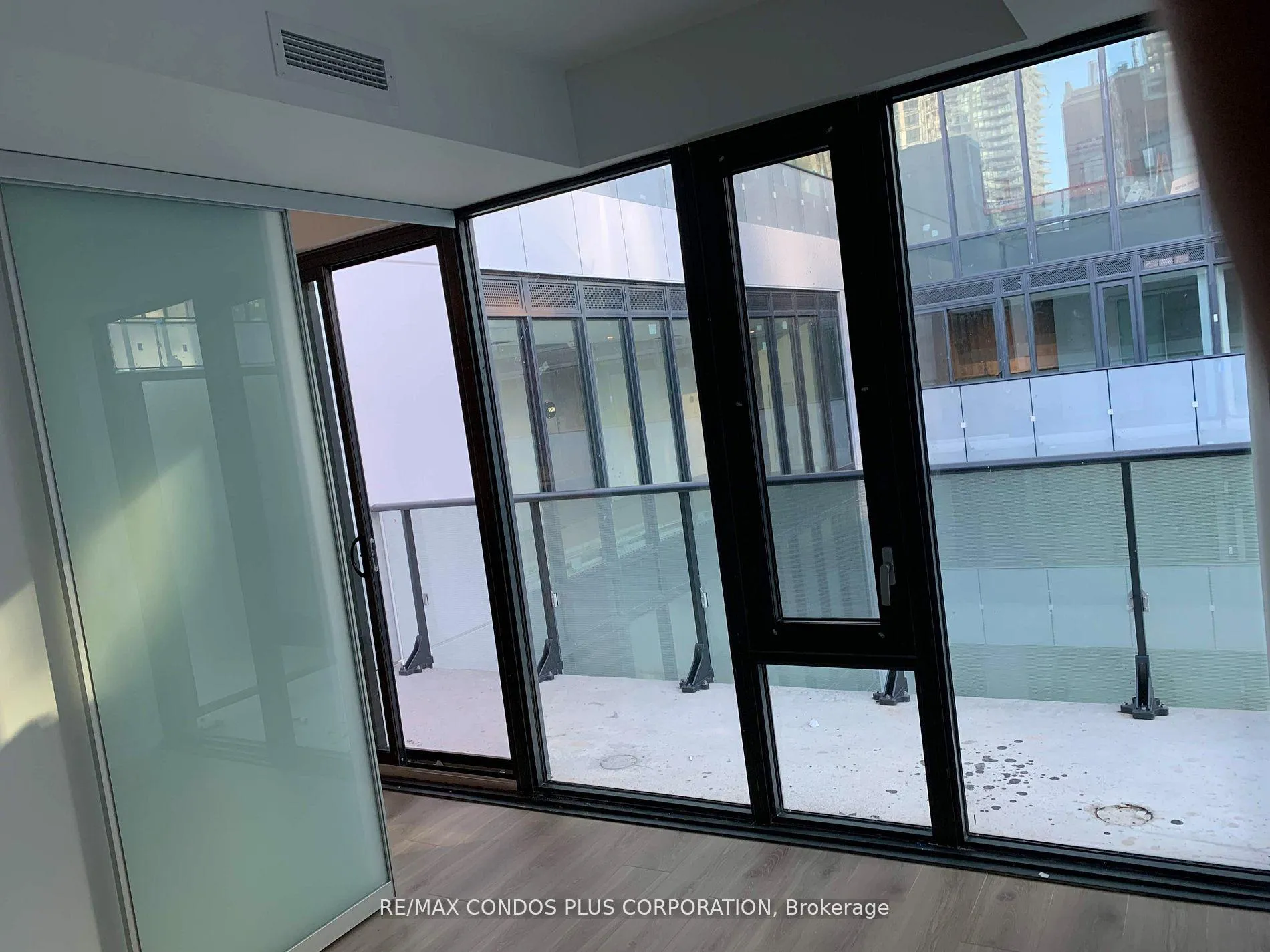 Photo 4 of Unit 726, 161 Roehampton Avenue, Toronto, Mount Pleasant West — HOMEH