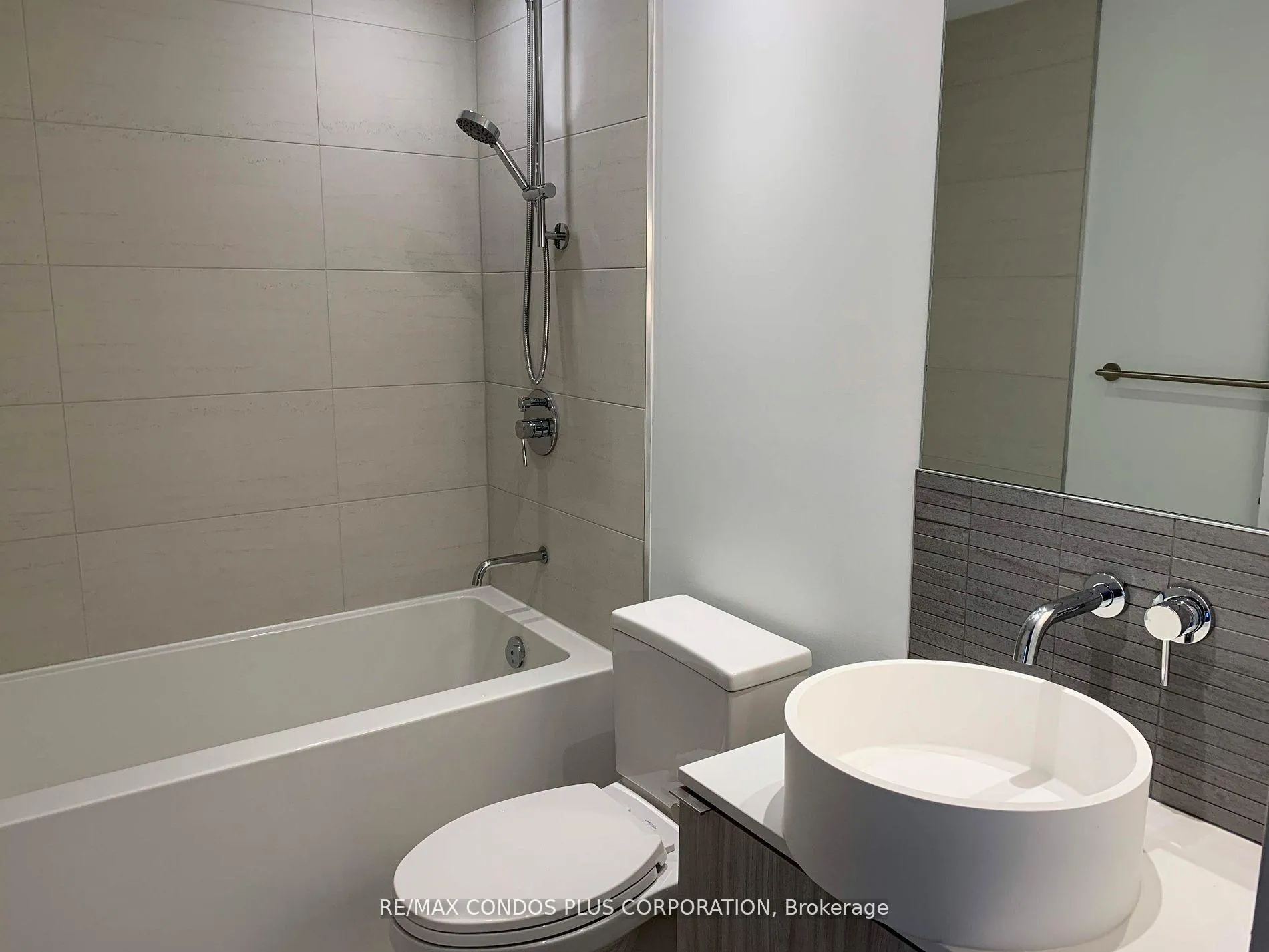 Photo 6 of Unit 726, 161 Roehampton Avenue, Toronto, Mount Pleasant West — HOMEH