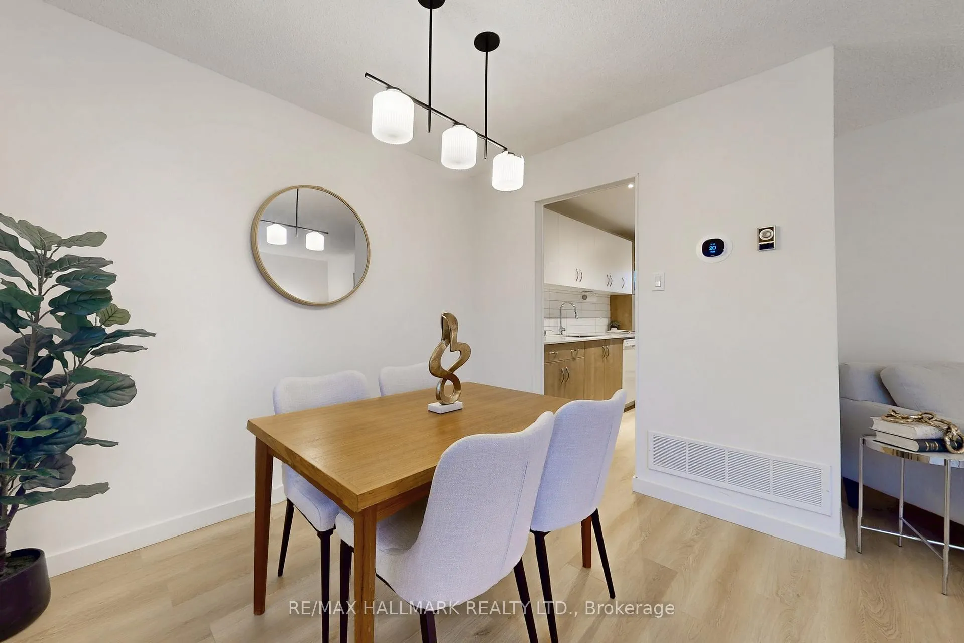 Photo 9 of 50 Gordon Way, Markham, Aileen-Willowbrook — HOMEH