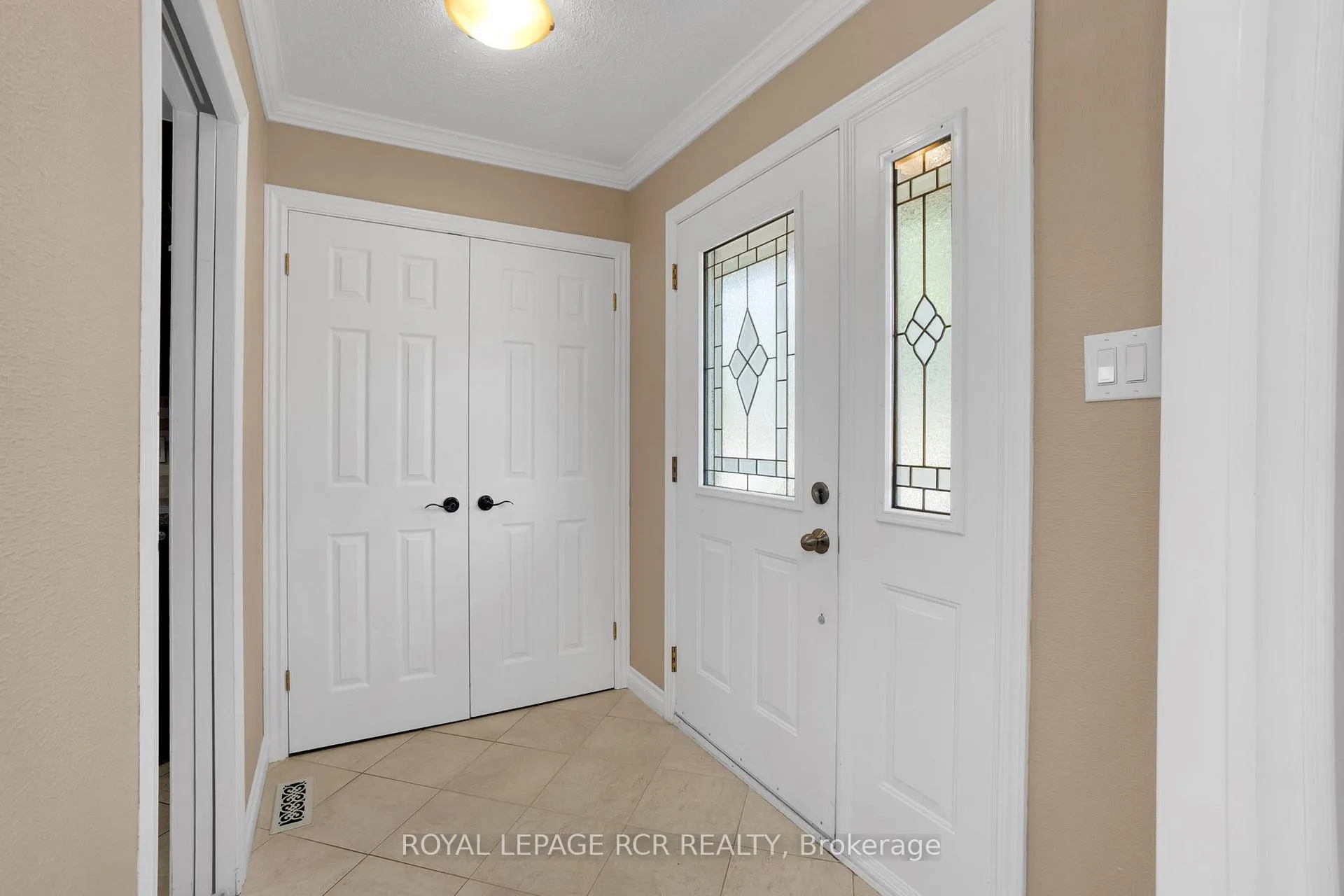 Photo 3 of 273 Newlove Drive, Caledon, Bolton East — HOMEH