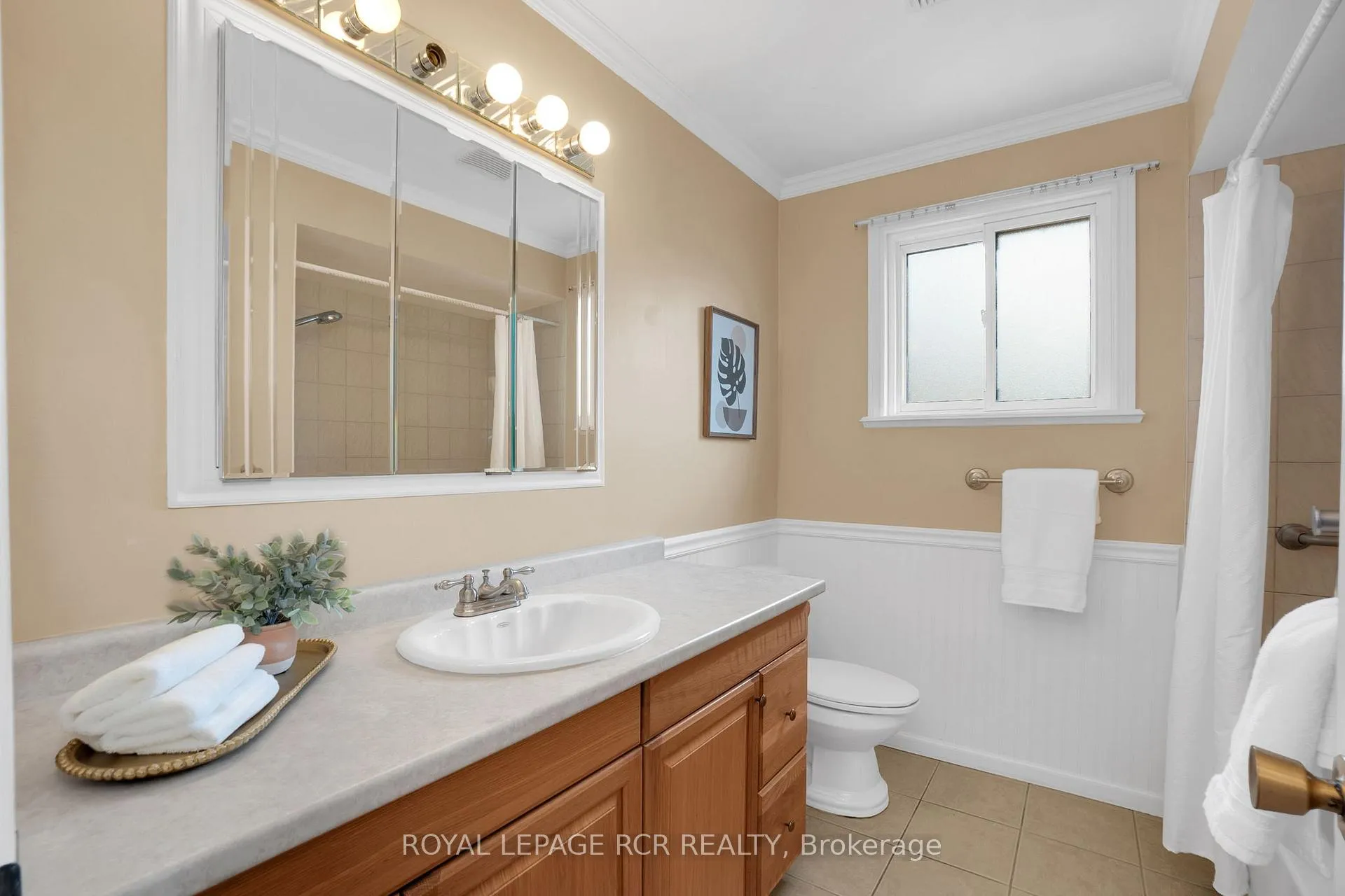 Photo 24 of 273 Newlove Drive, Caledon, Bolton East — HOMEH