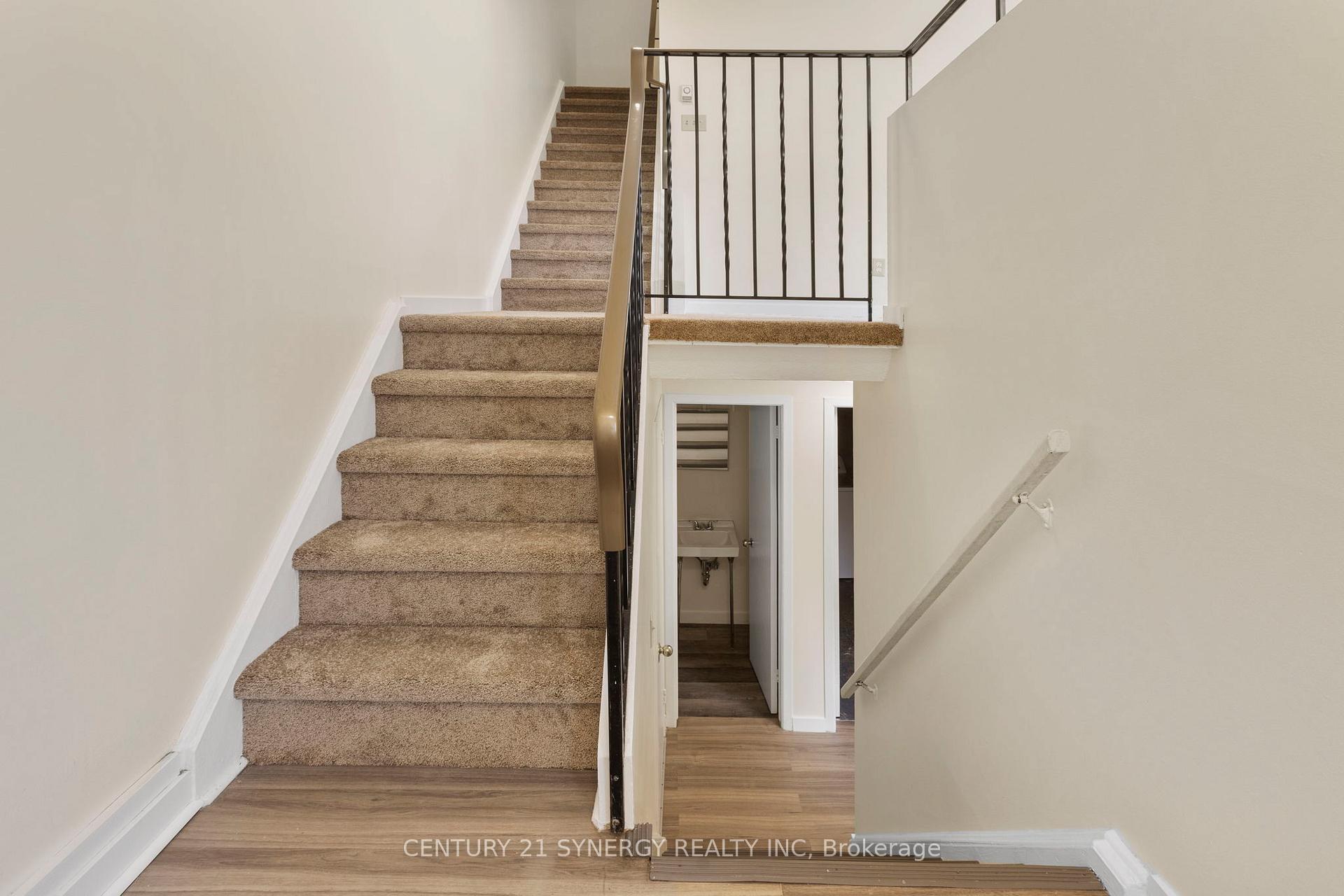 Photo 4 of 26B Sonnet Crescent, Ottawa, Westcliffe Estates — HOMEH