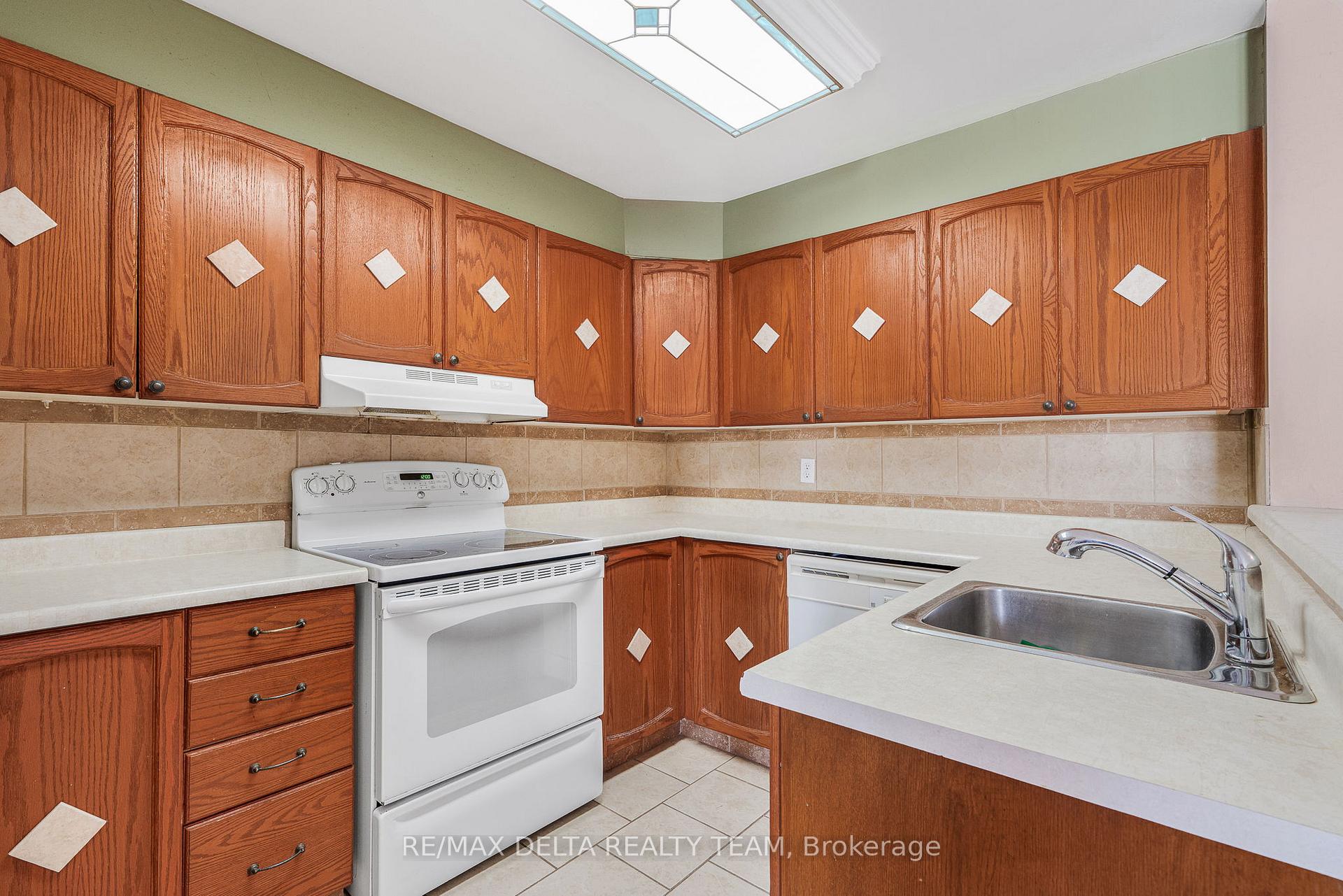 Photo 13 of Unit 205, 520 Canteval Terrace, Ottawa, Fallingbrook/Pineridge — HOMEH
