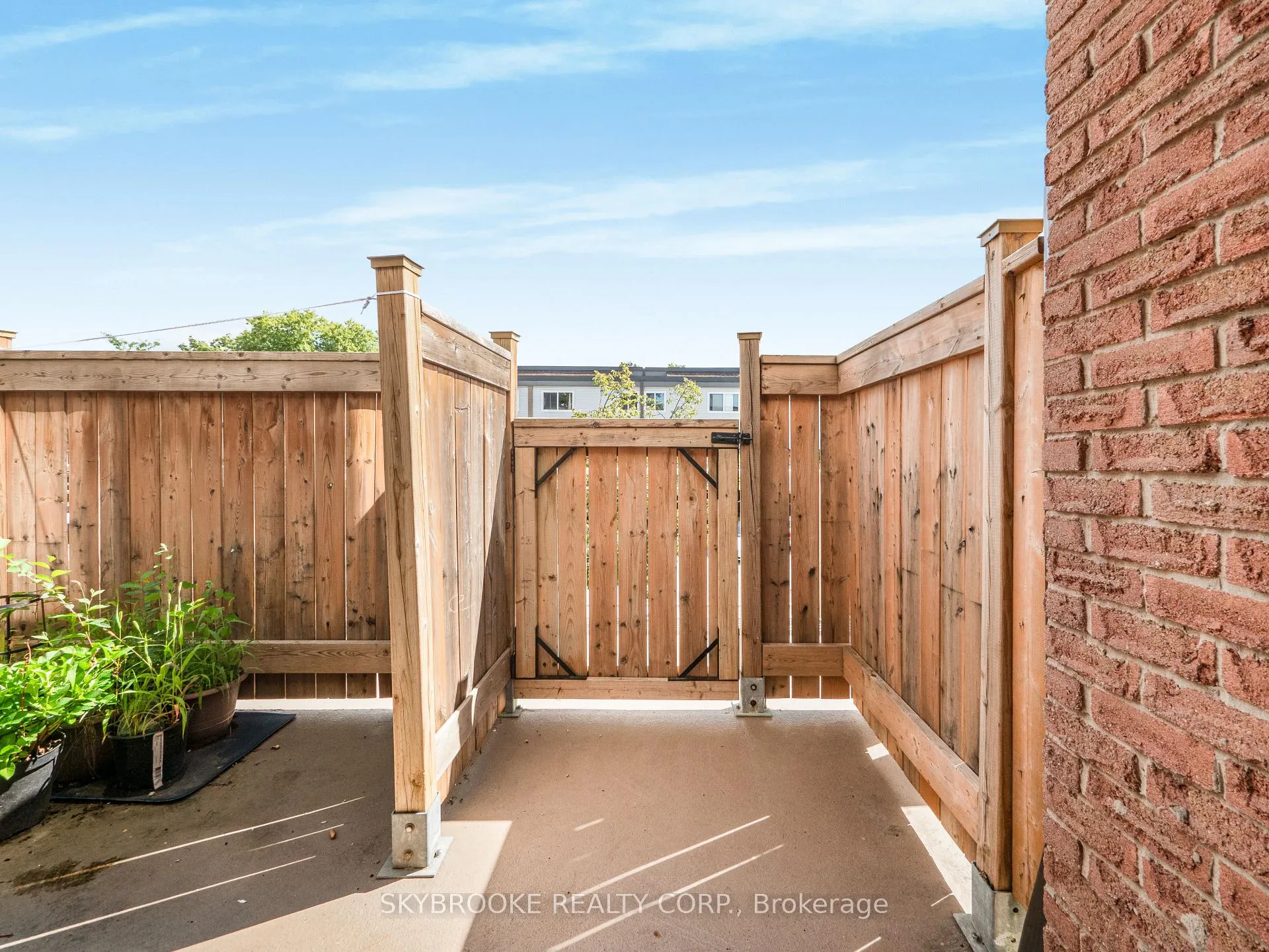 Photo 3 of Unit 118, 244 Milestone Crescent, Aurora, Aurora Village — HOMEH