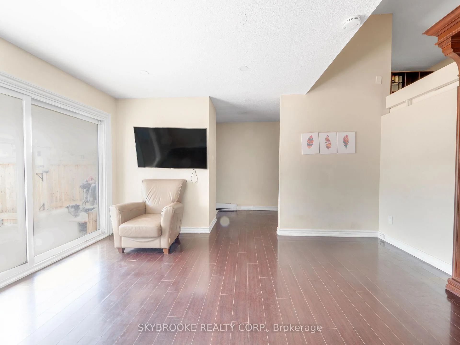 Photo 8 of Unit 118, 244 Milestone Crescent, Aurora, Aurora Village — HOMEH