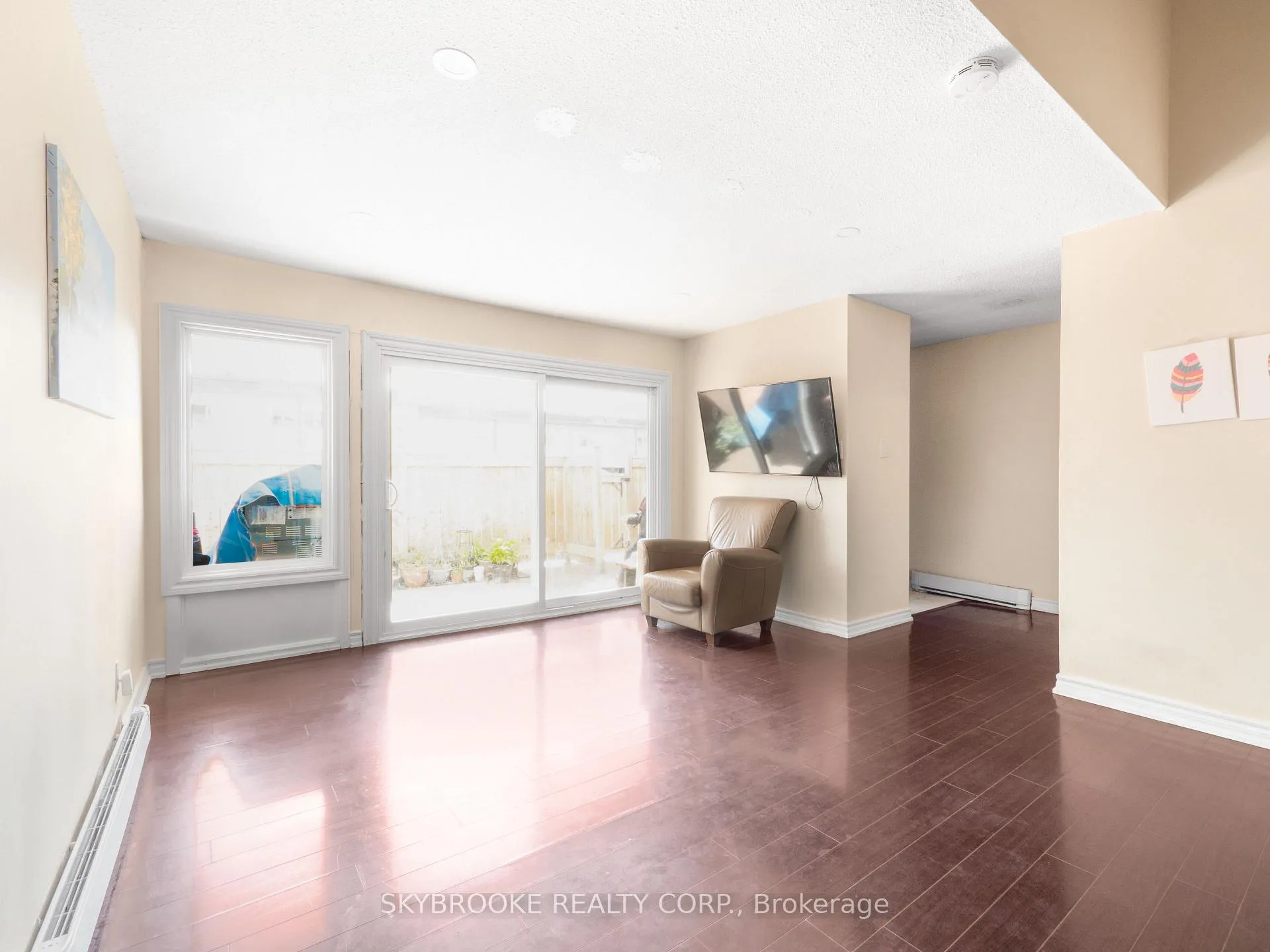 Photo 9 of Unit 118, 244 Milestone Crescent, Aurora, Aurora Village — HOMEH