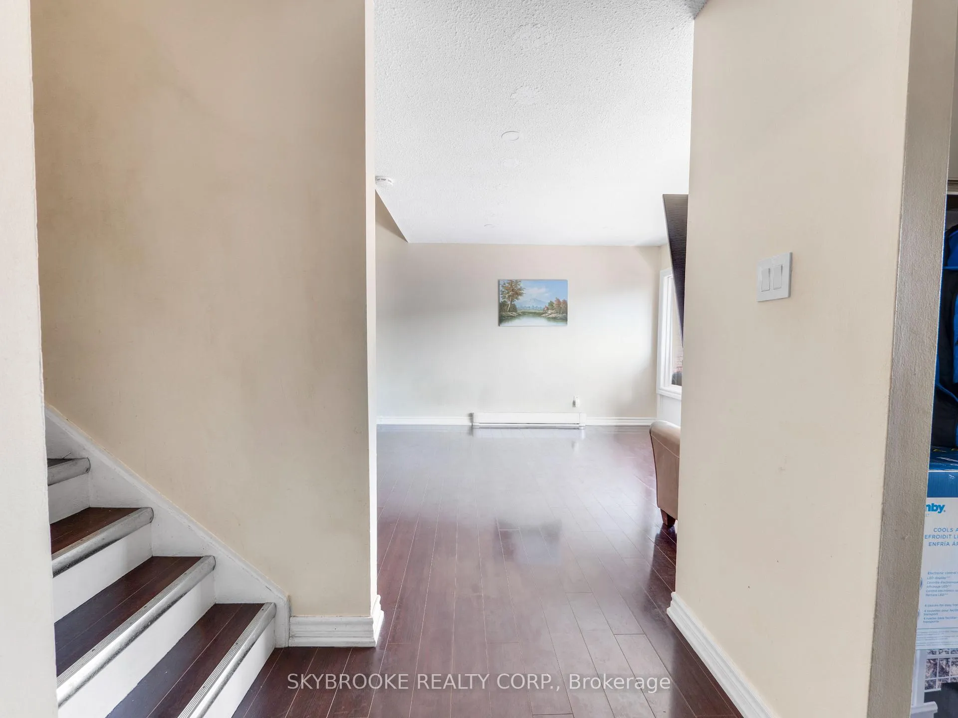 Photo 10 of Unit 118, 244 Milestone Crescent, Aurora, Aurora Village — HOMEH
