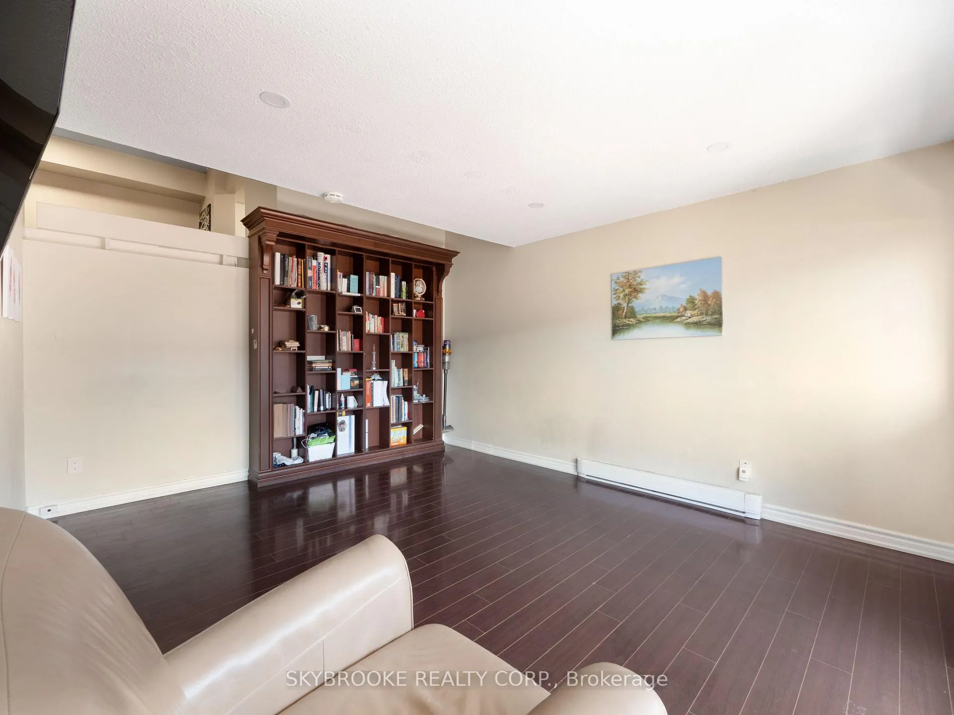 Photo 12 of Unit 118, 244 Milestone Crescent, Aurora, Aurora Village — HOMEH