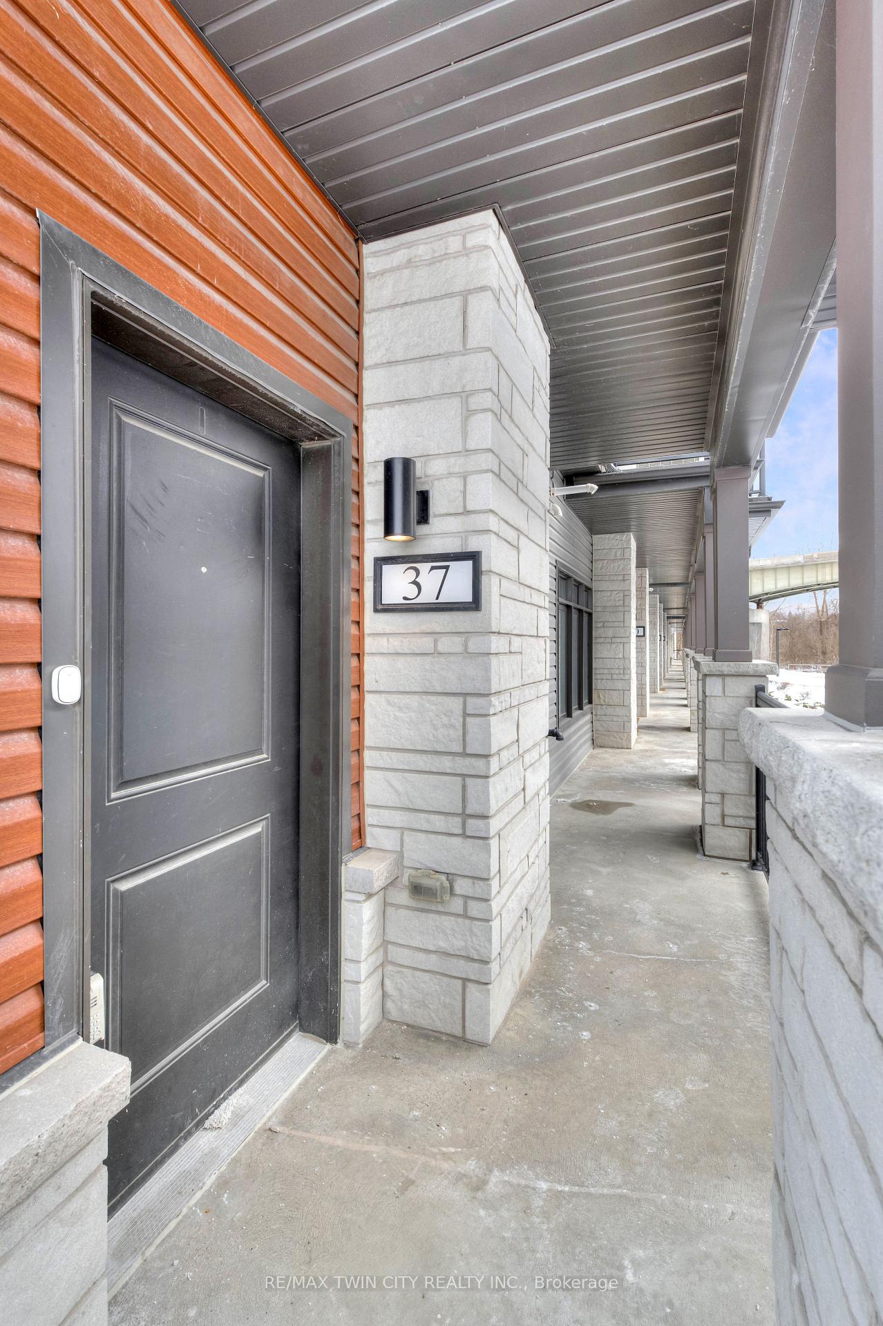 Photo 4 of Unit 37, 2 Willow Street, Brant, Paris — HOMEH