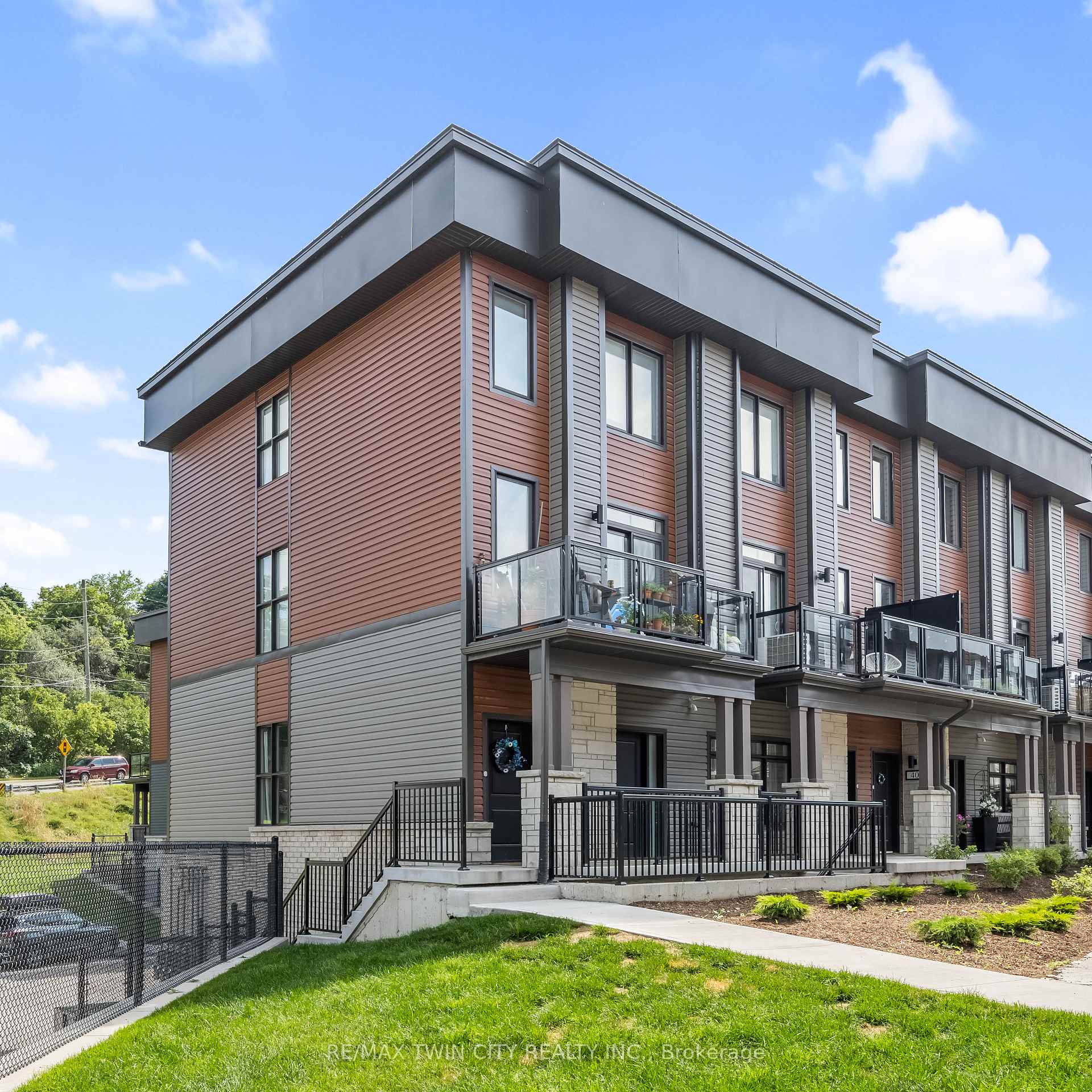 Photo 2 of Unit 37, 2 Willow Street, Brant, Paris — HOMEH