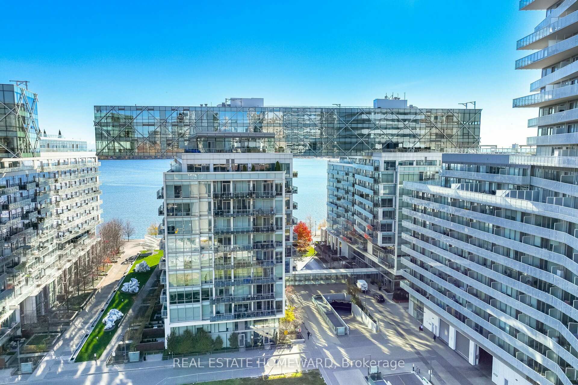 Photo 2 of Unit 902, 29 Queens Quay E, Toronto, Waterfront Communities — HOMEH