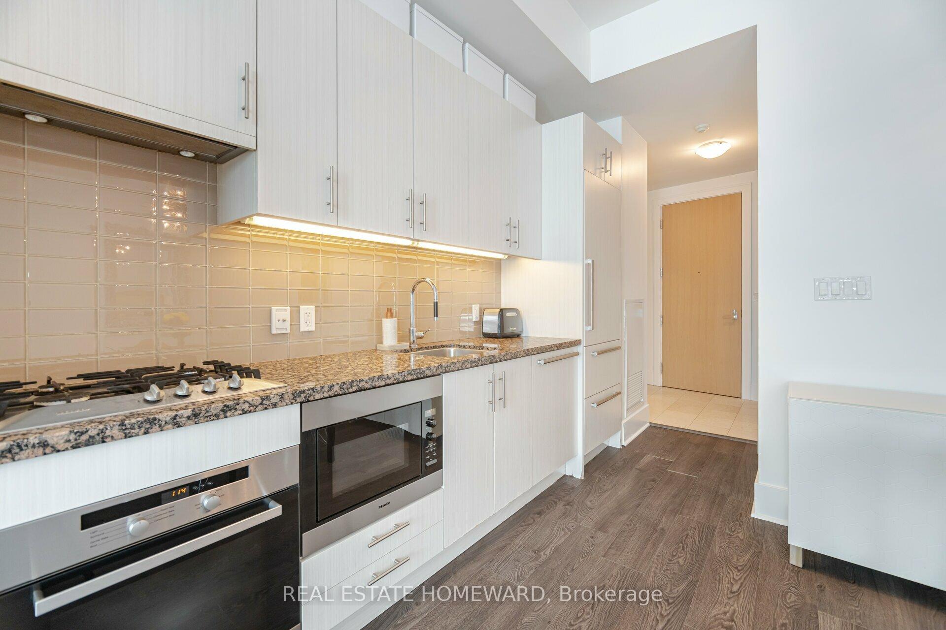 Photo 8 of Unit 902, 29 Queens Quay E, Toronto, Waterfront Communities — HOMEH