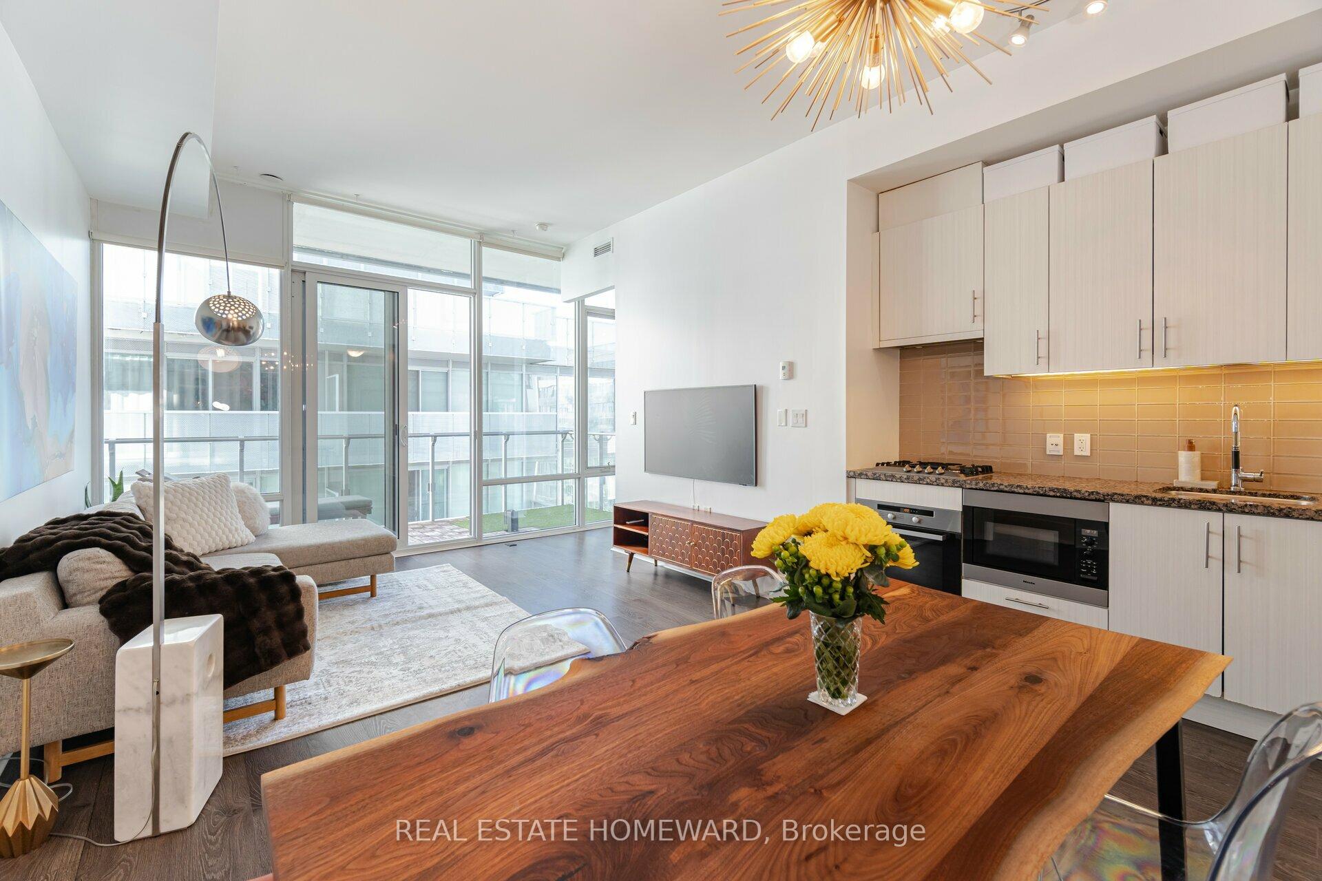 Photo 13 of Unit 902, 29 Queens Quay E, Toronto, Waterfront Communities — HOMEH