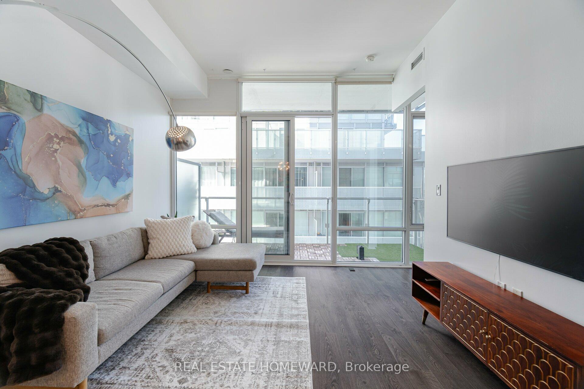 Photo 16 of Unit 902, 29 Queens Quay E, Toronto, Waterfront Communities — HOMEH