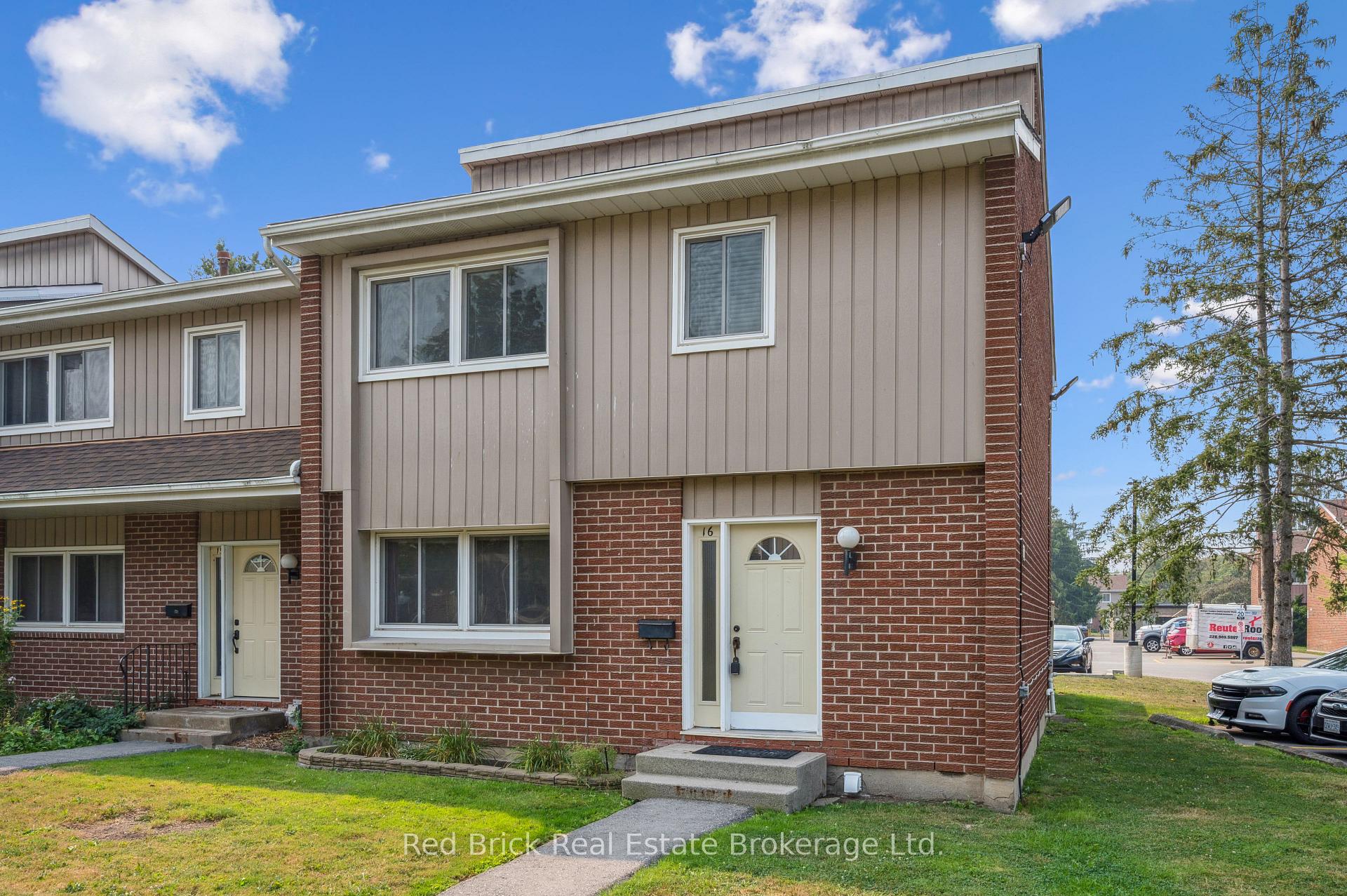 Photo 4 of Unit 16, 121 University Avenue E, Waterloo — HOMEH