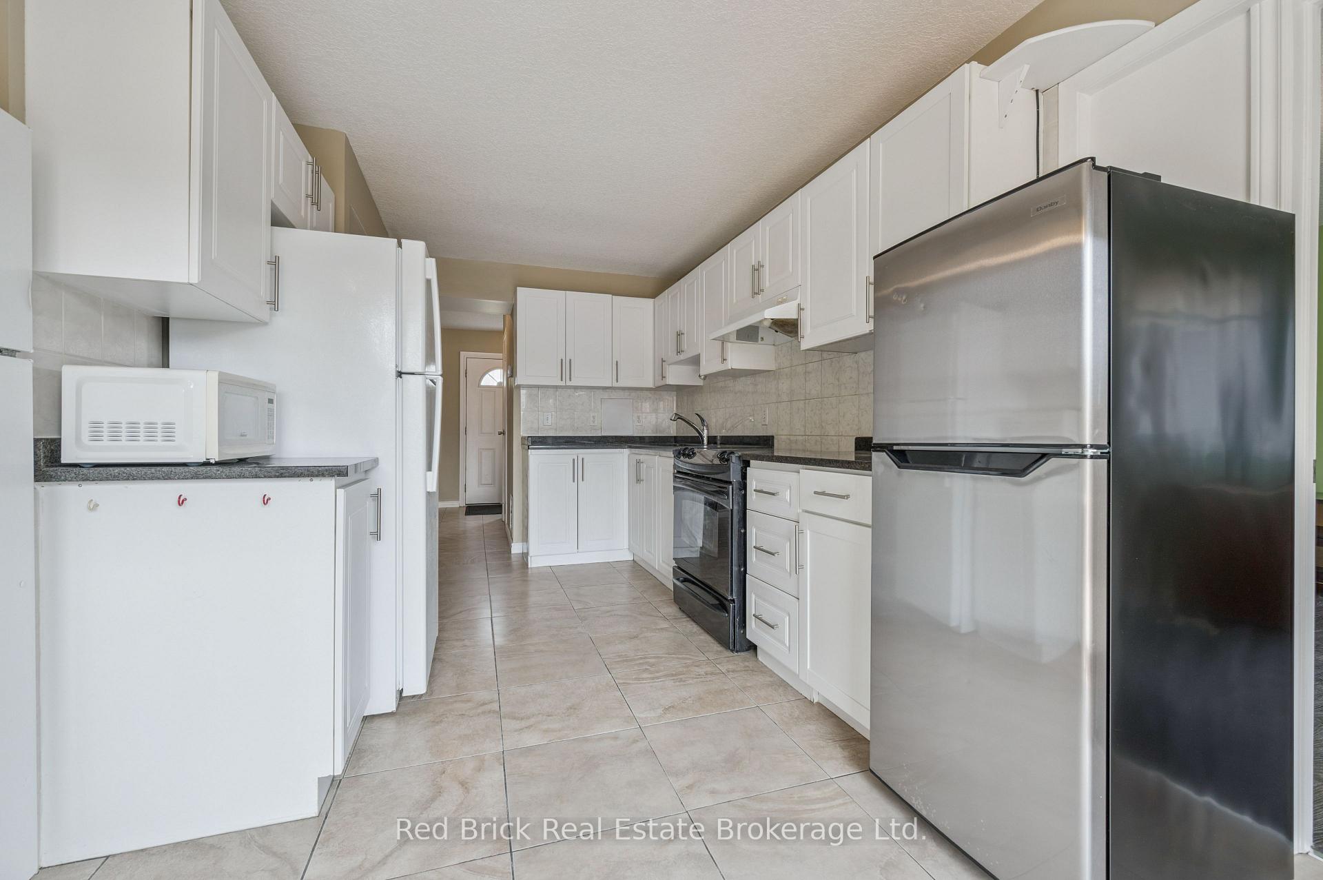 Photo 7 of Unit 16, 121 University Avenue E, Waterloo — HOMEH