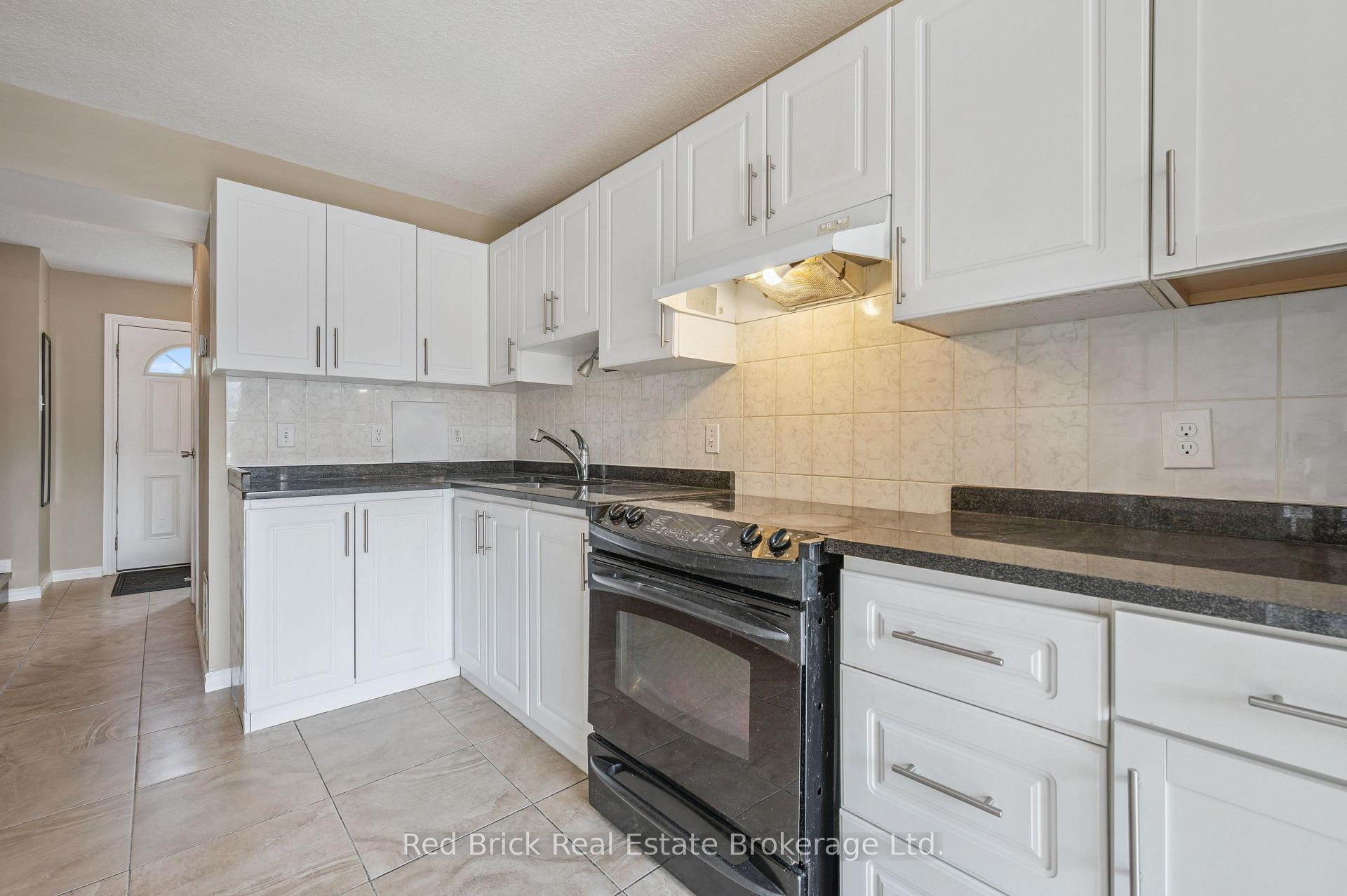 Photo 8 of Unit 16, 121 University Avenue E, Waterloo — HOMEH