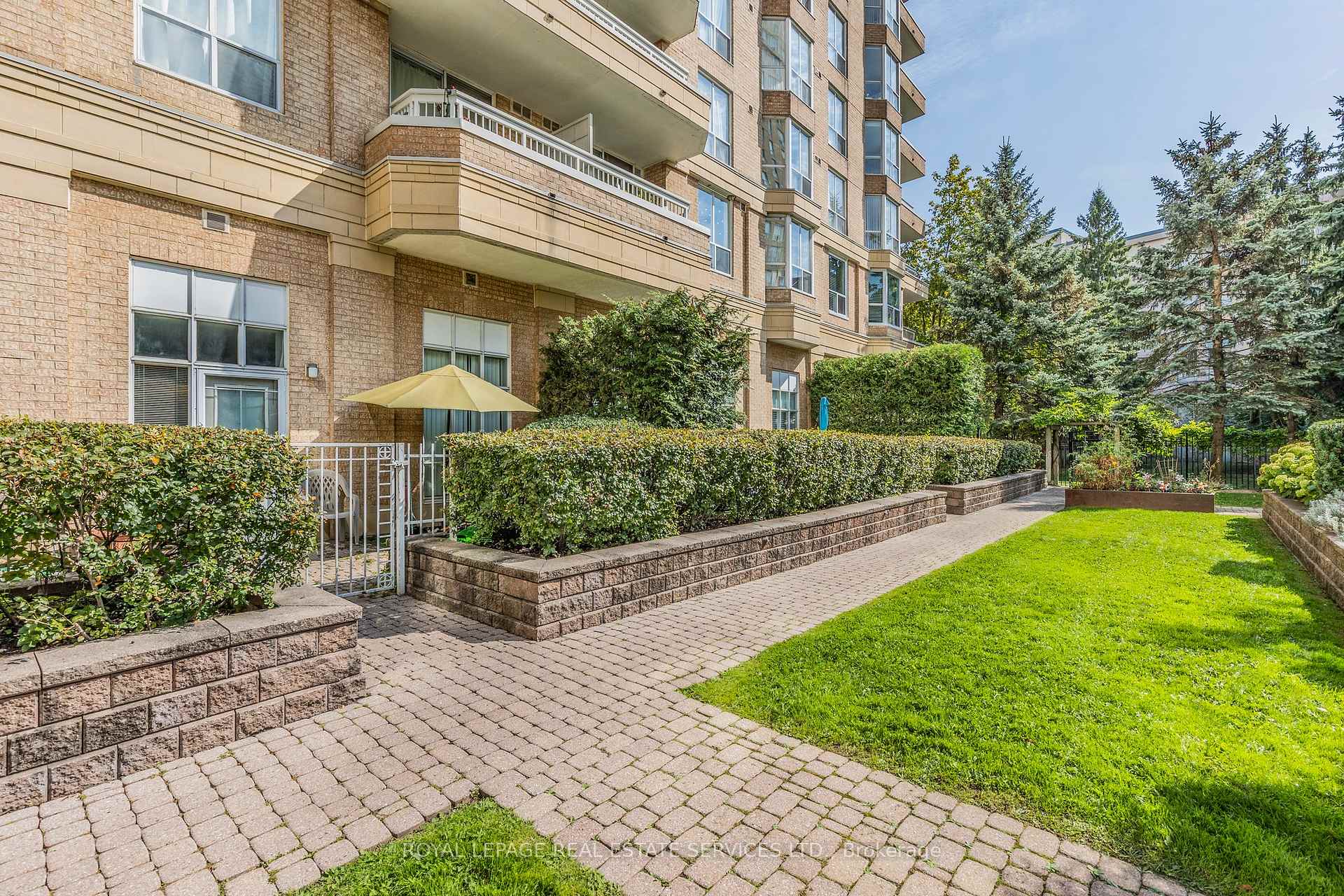 Photo 3 of Unit 204, 11 Thorncliffe Pk Drive, Toronto, Thorncliffe Park — HOMEH