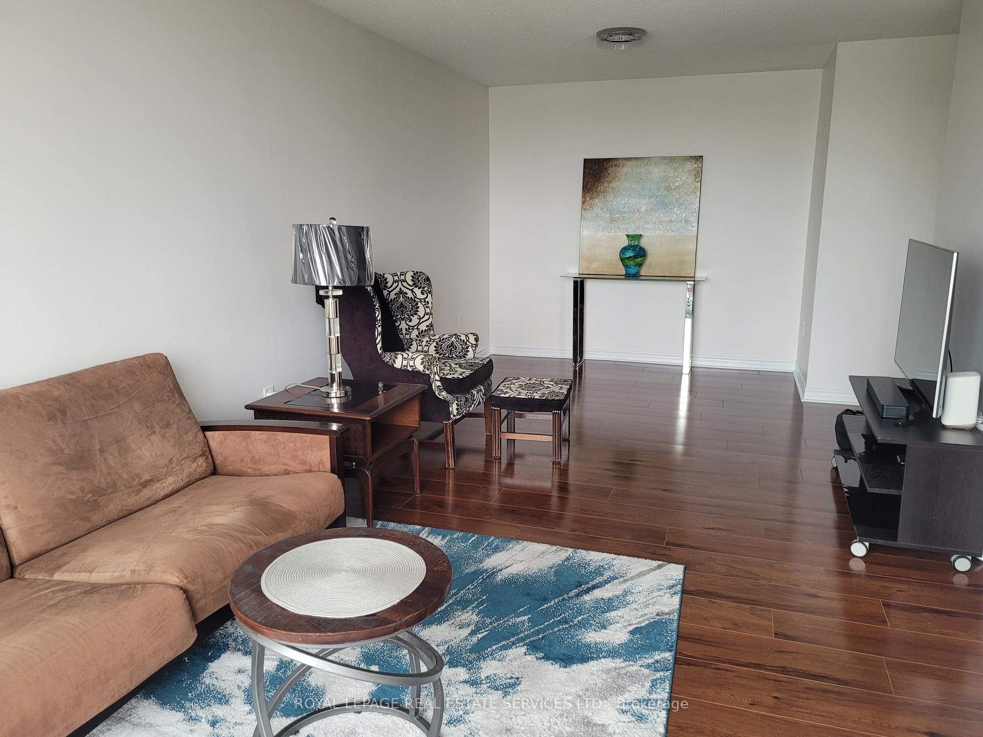 Photo 10 of Unit 204, 11 Thorncliffe Pk Drive, Toronto, Thorncliffe Park — HOMEH