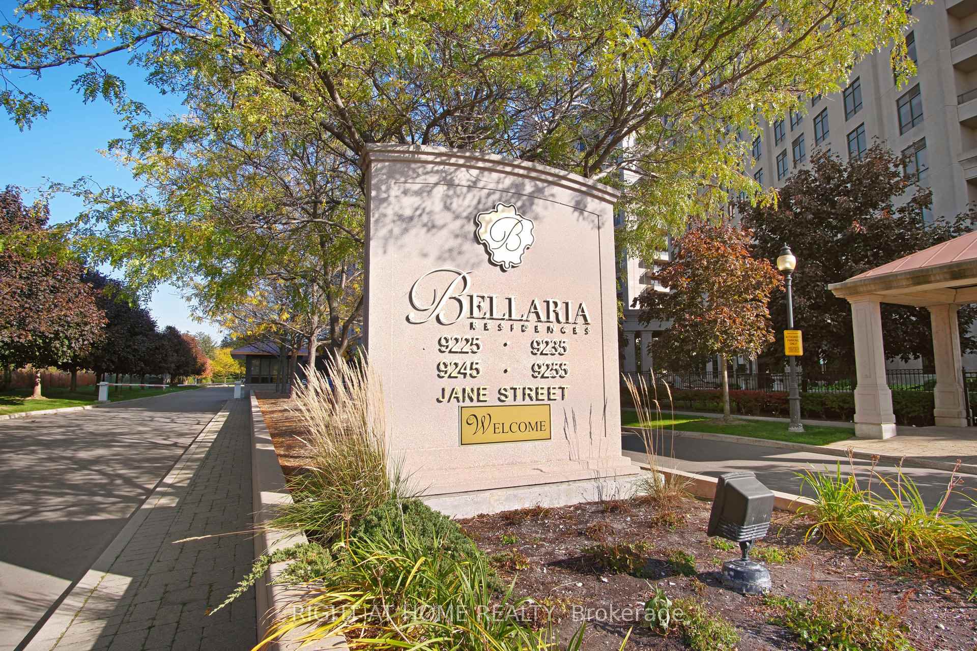 Photo 2 of Unit 1009, 9235 Jane Street, Vaughan, Maple — HOMEH