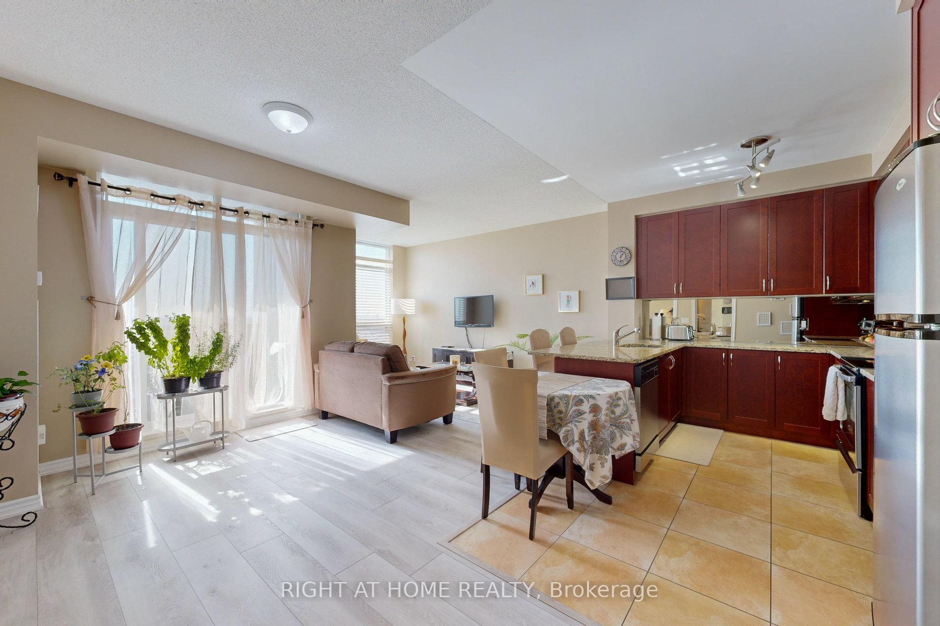 Photo 7 of Unit 1009, 9235 Jane Street, Vaughan, Maple — HOMEH