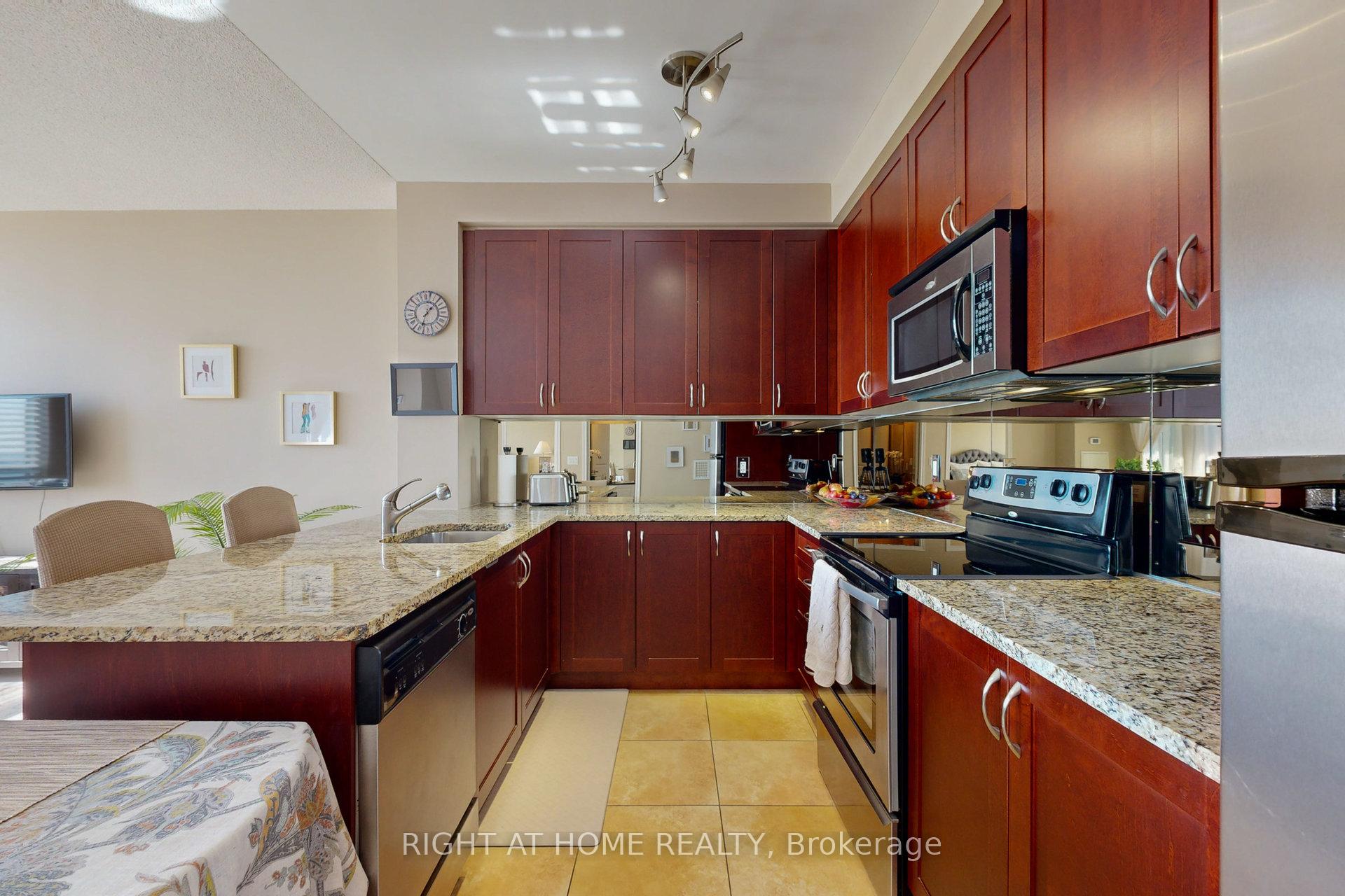 Photo 8 of Unit 1009, 9235 Jane Street, Vaughan, Maple — HOMEH