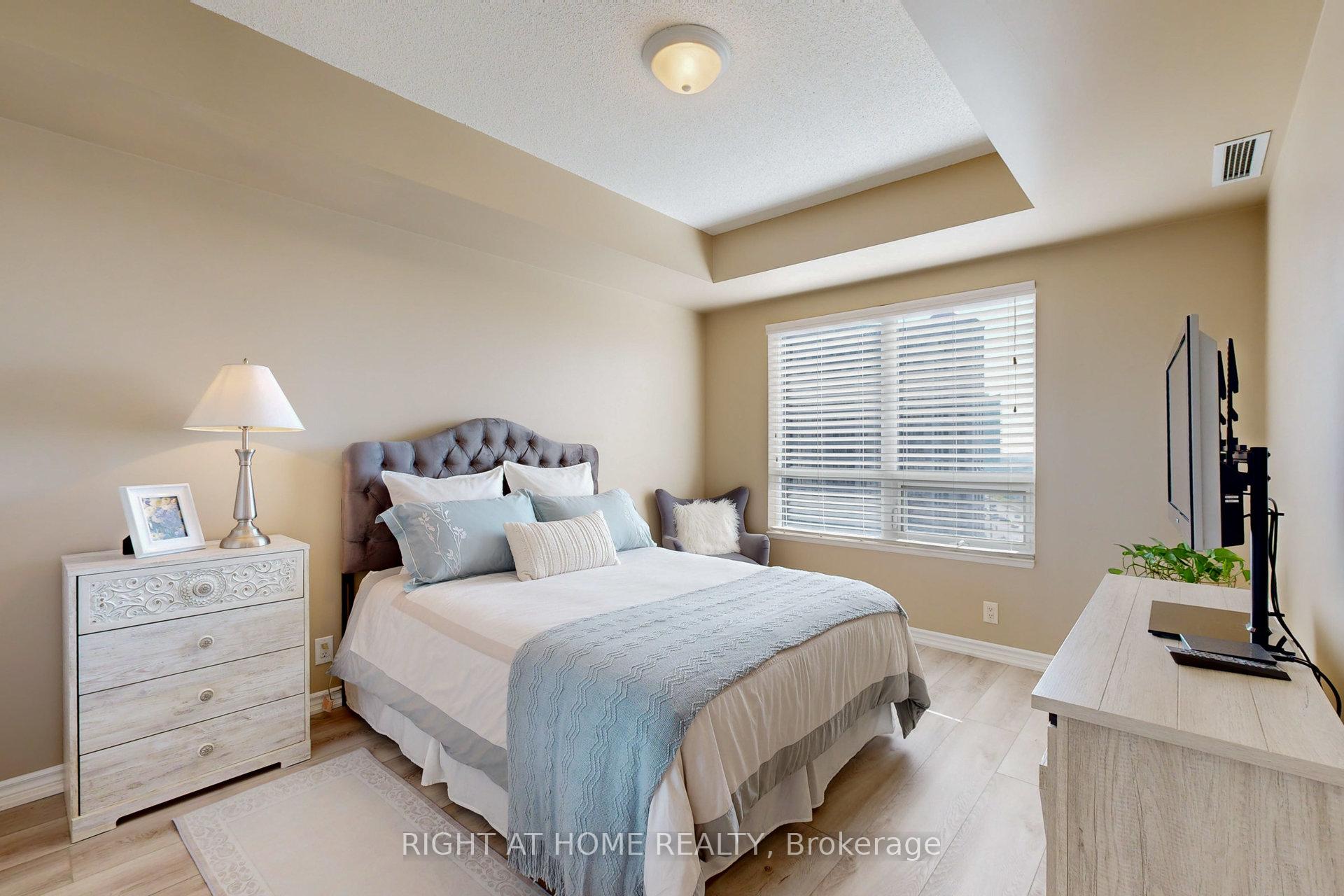 Photo 17 of Unit 1009, 9235 Jane Street, Vaughan, Maple — HOMEH