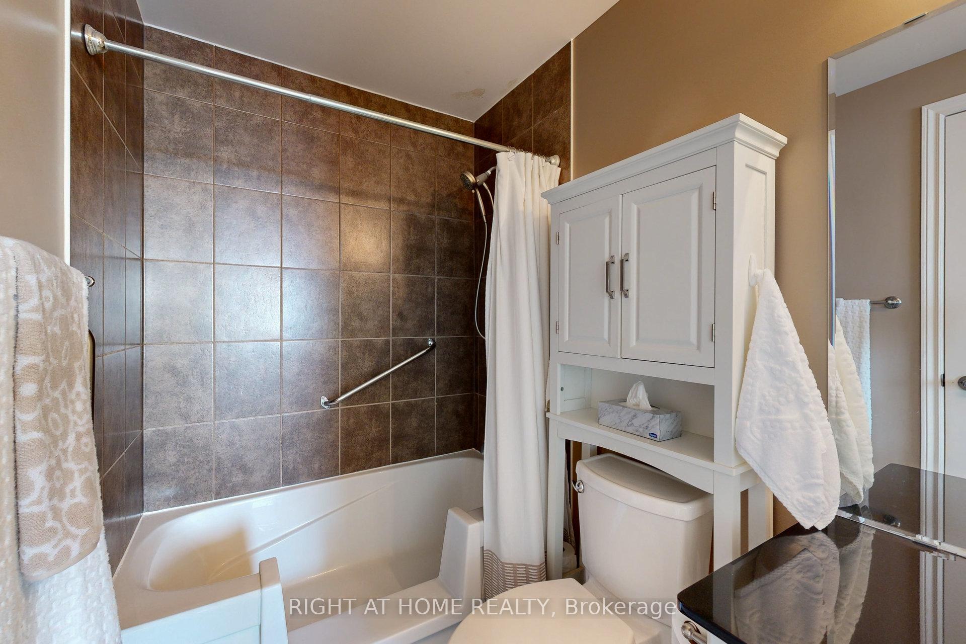 Photo 20 of Unit 1009, 9235 Jane Street, Vaughan, Maple — HOMEH