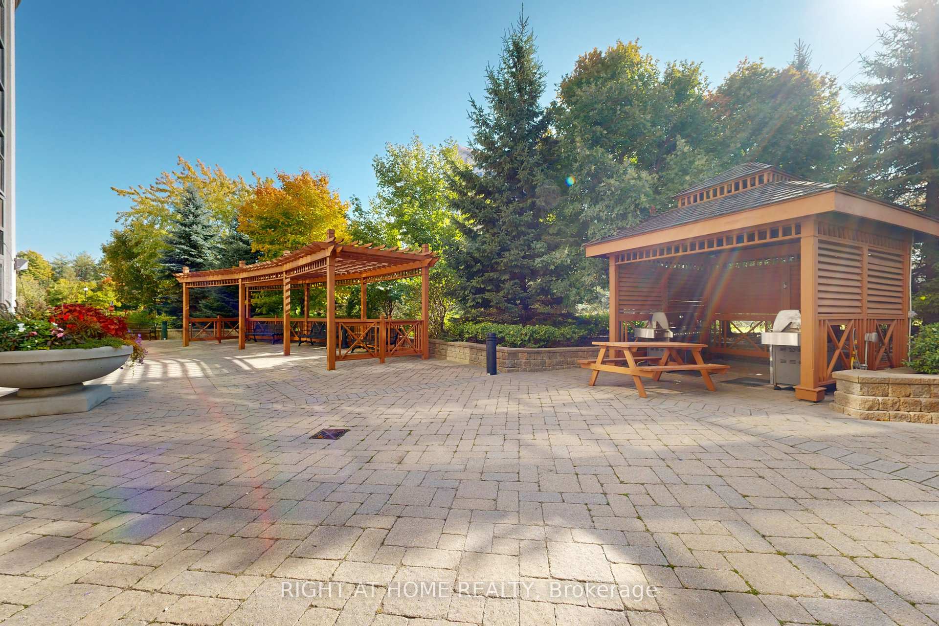 Photo 36 of Unit 1009, 9235 Jane Street, Vaughan, Maple — HOMEH