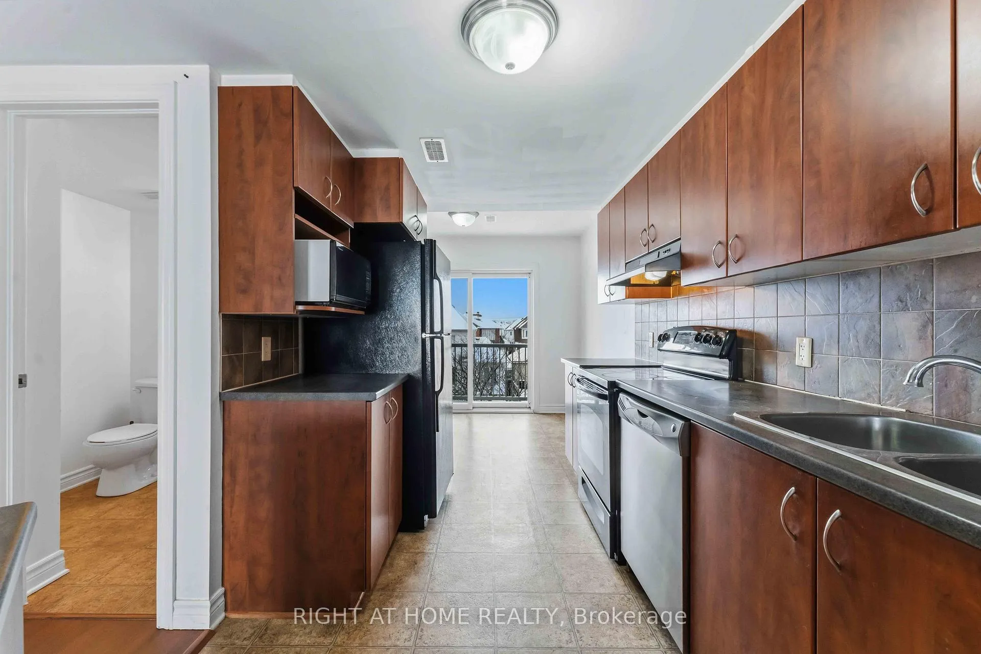 Photo 4 of Unit B, 455 Chapman Mills Drive, Ottawa, Barrhaven - Strandherd — HOMEH
