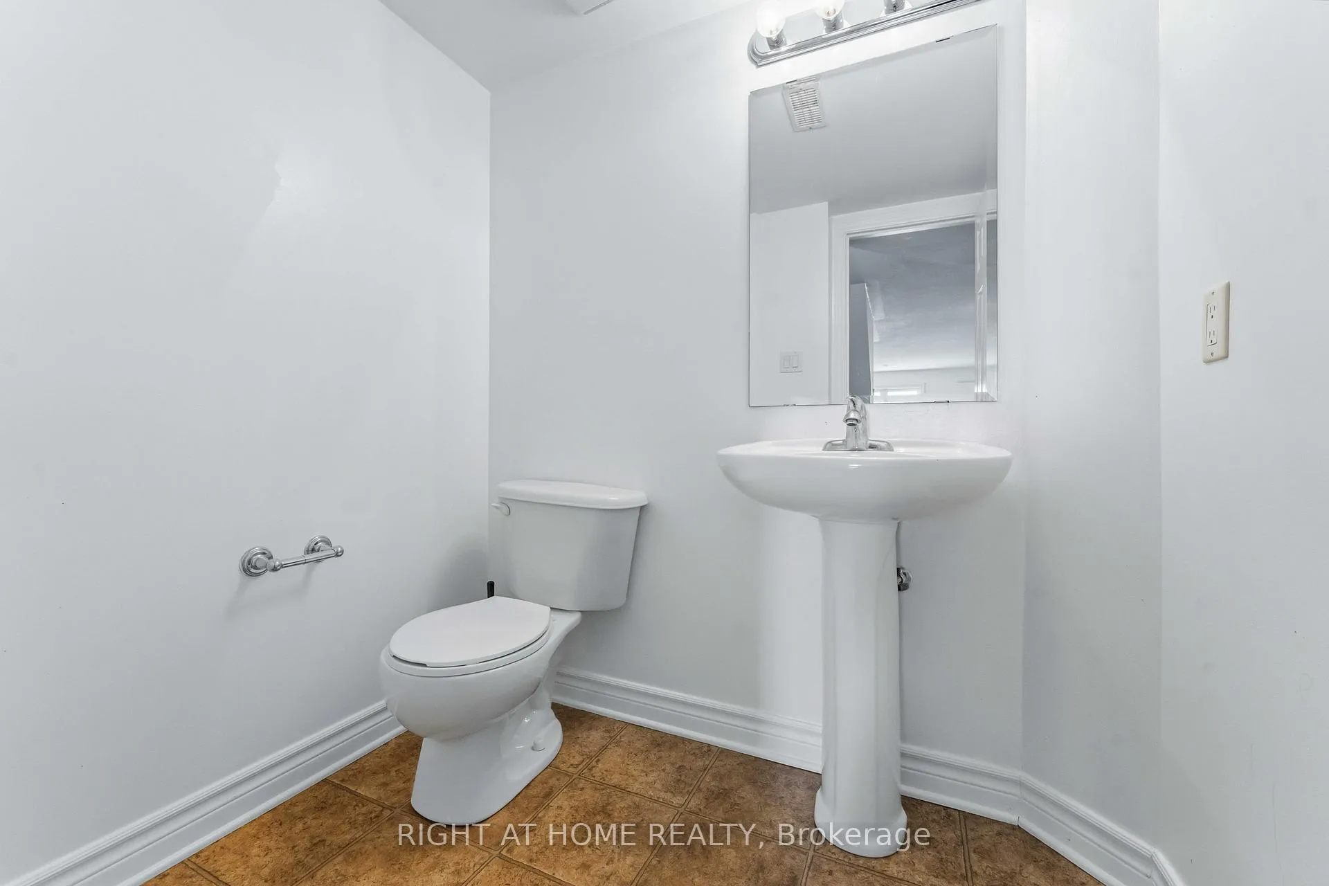 Photo 8 of Unit B, 455 Chapman Mills Drive, Ottawa, Barrhaven - Strandherd — HOMEH