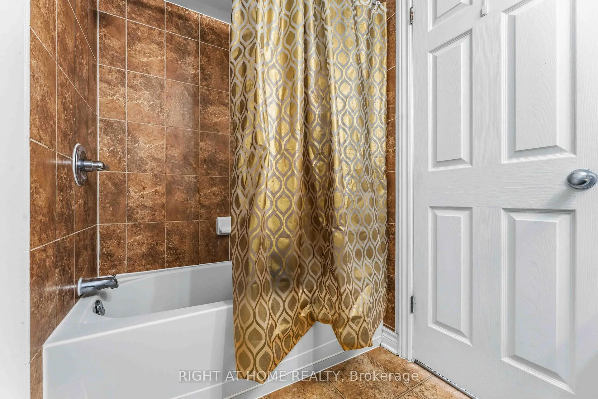Photo 13 of Unit B, 455 Chapman Mills Drive, Ottawa, Barrhaven - Strandherd — HOMEH
