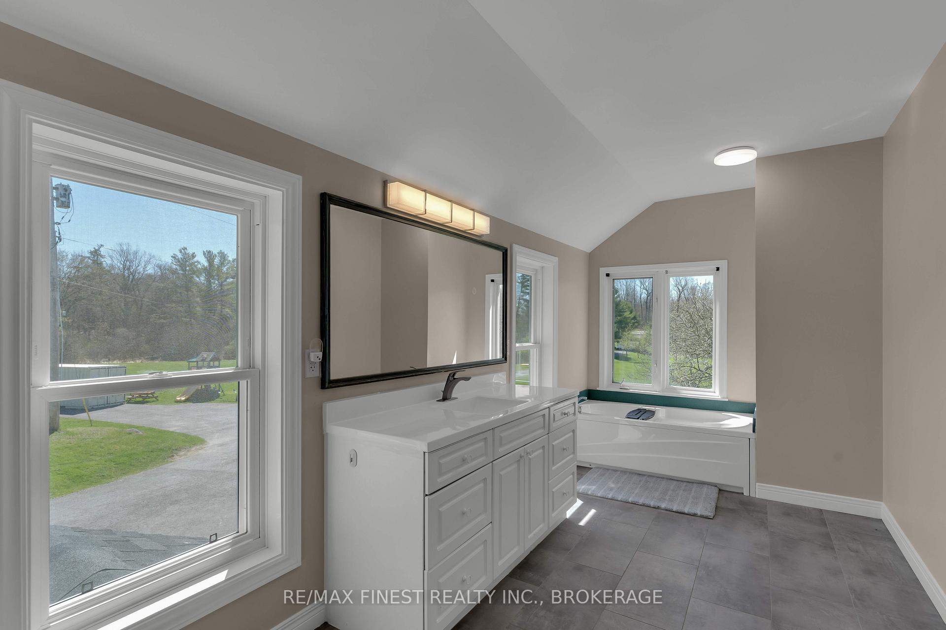 Photo 31 of 5002 Highway 2, Gananoque — HOMEH