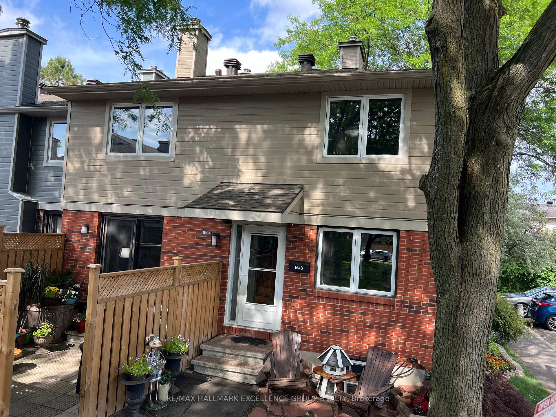 Front of Unit 92, 1643 Du Sommet Place
