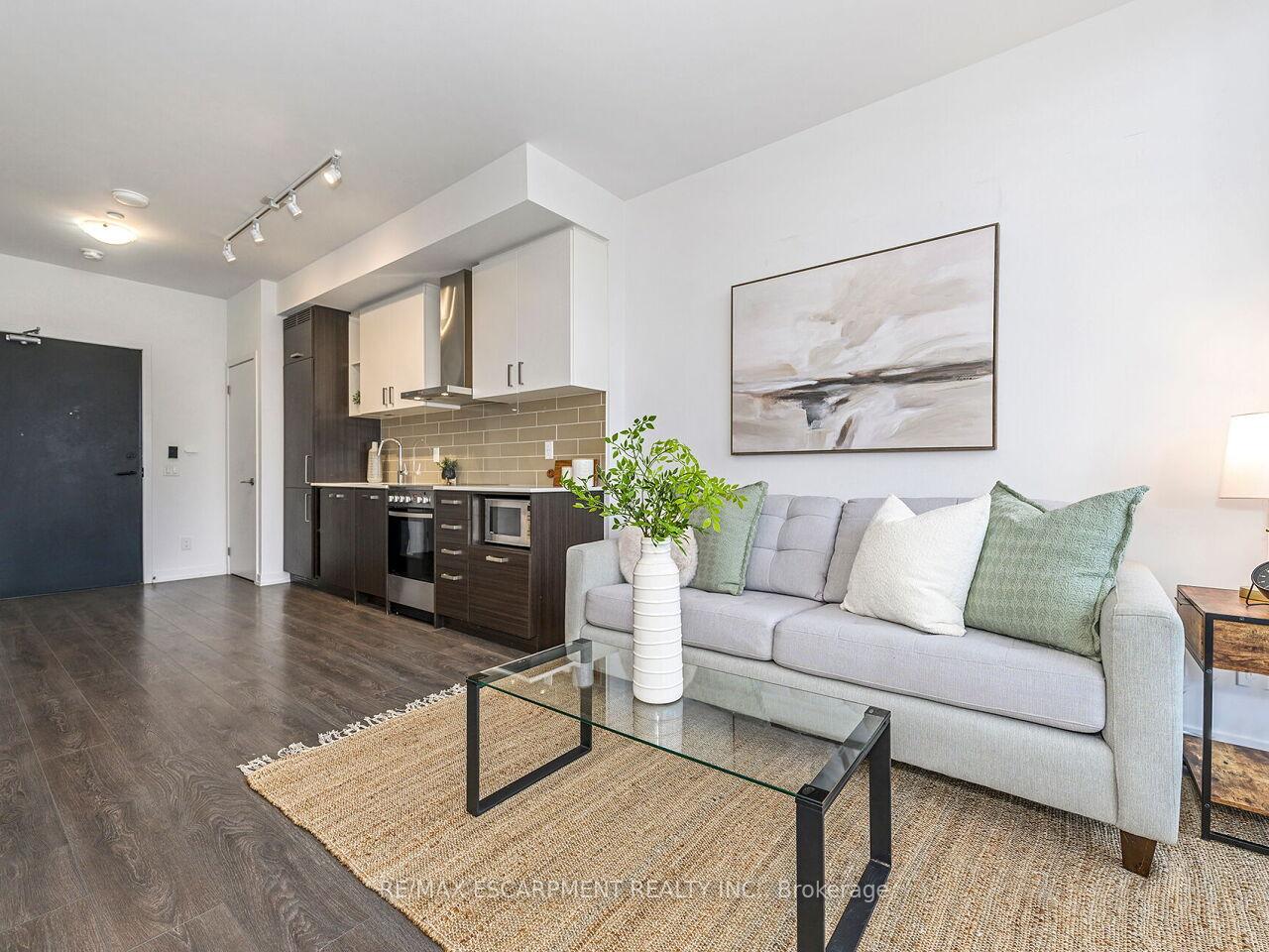 Photo 3 of Unit PH 104, 125 Redpath Avenue, Toronto, Mount Pleasant West — HOMEH