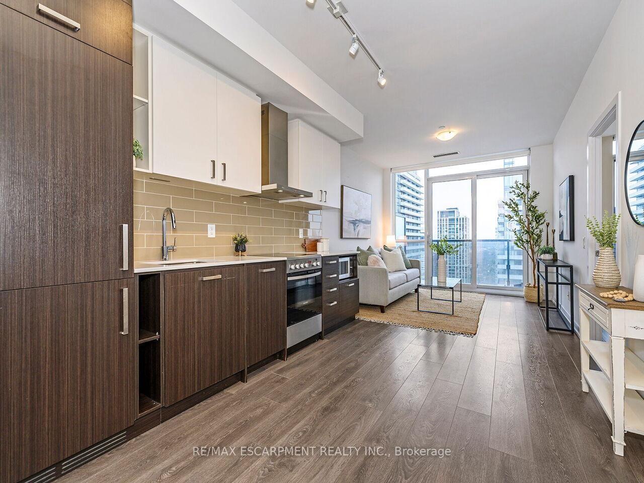 Photo 6 of Unit PH 104, 125 Redpath Avenue, Toronto, Mount Pleasant West — HOMEH