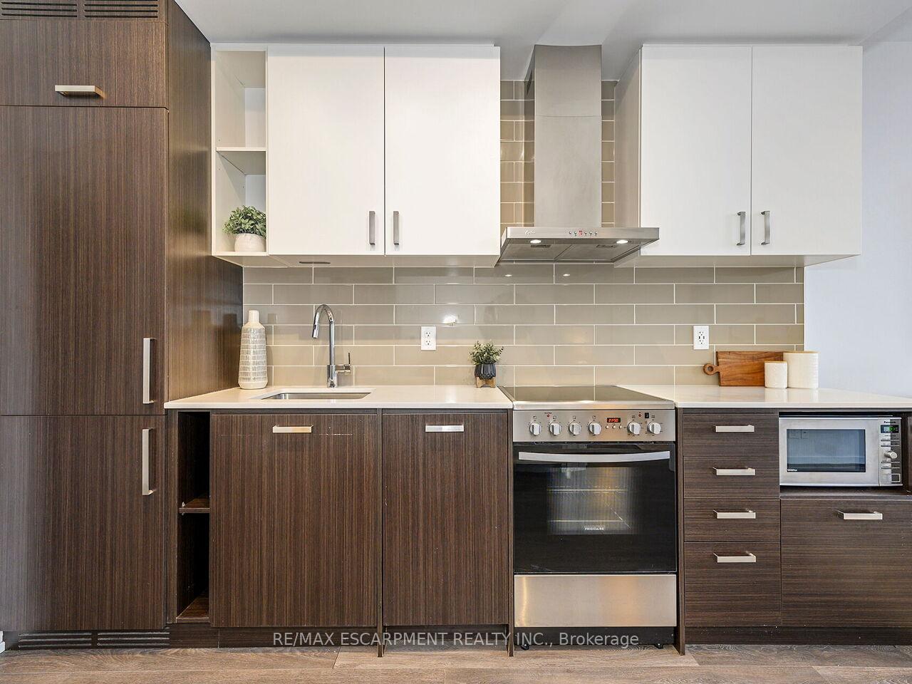 Photo 8 of Unit PH 104, 125 Redpath Avenue, Toronto, Mount Pleasant West — HOMEH