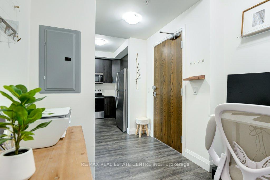 Photo 8 of Unit 407, 30 Hamilton Street S, Hamilton, Waterdown — HOMEH